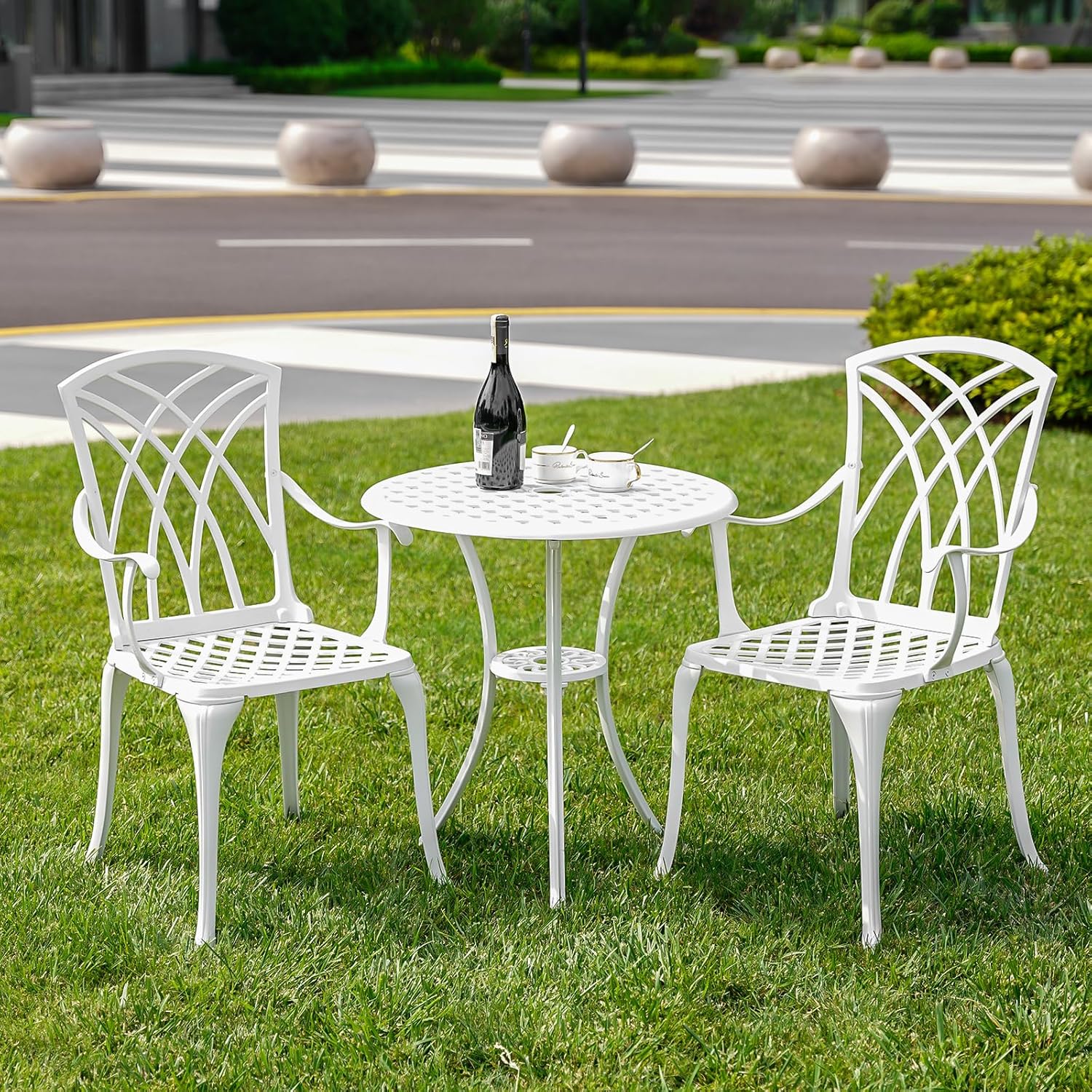 PATIO-IN Juego de 3 piezas para patio bistró con agujero para paraguas, mesa y sillas de bistró al aire libre, muebles de aluminio fundido para el