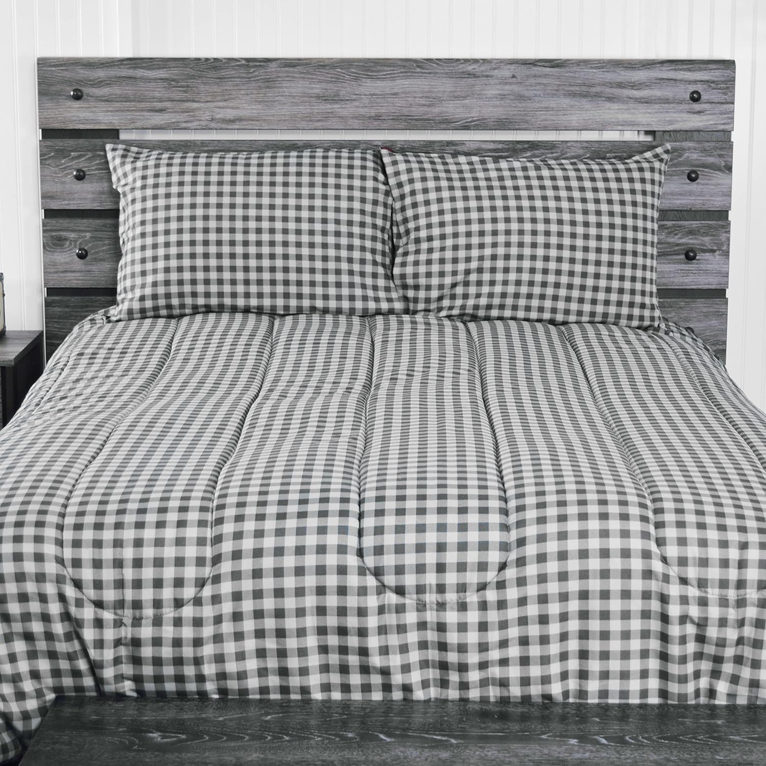 Donna Sharp Juego de edredón Queen  Juego de 3 piezas  Bosque Rojo  Edredón Queen y dos fundas de almohada estándar  Lavable a máquina