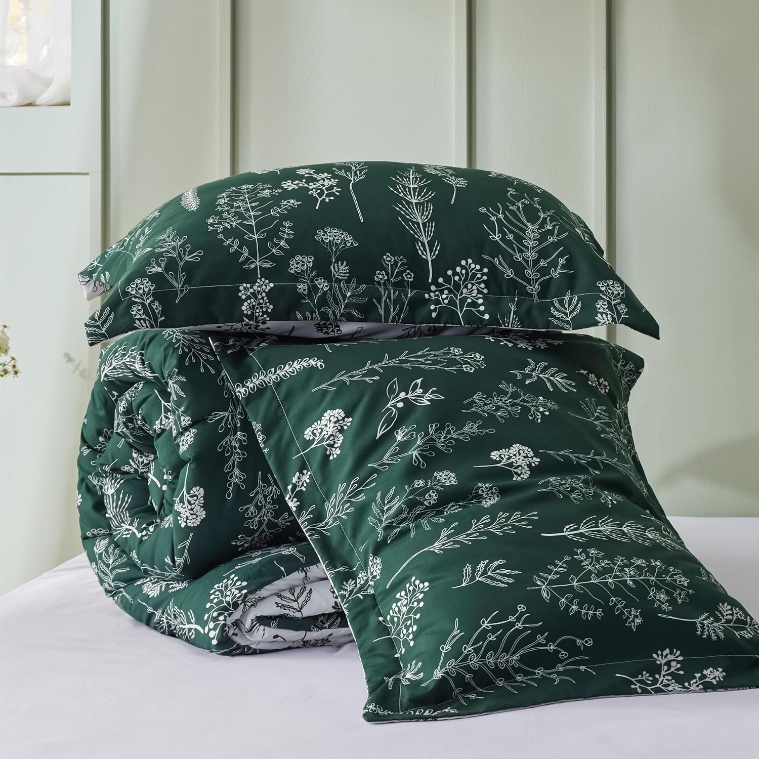 Bedsure Juego de edredón Queen  Edredón esmeralda, bonito juego de edredón floral, 3 piezas, 1 edredón reversible suave de flores botánicas y 2