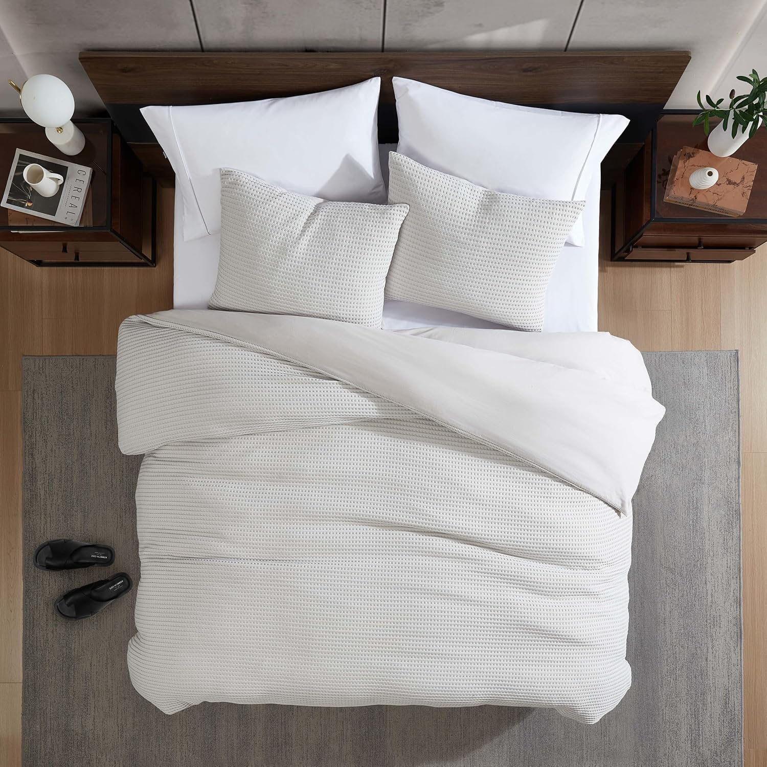 Kenneth Cole – Juego de edredón King, ropa de cama suave con textura de gofre con fundas a juego, acogedora decoración del hogar con relleno elevado
