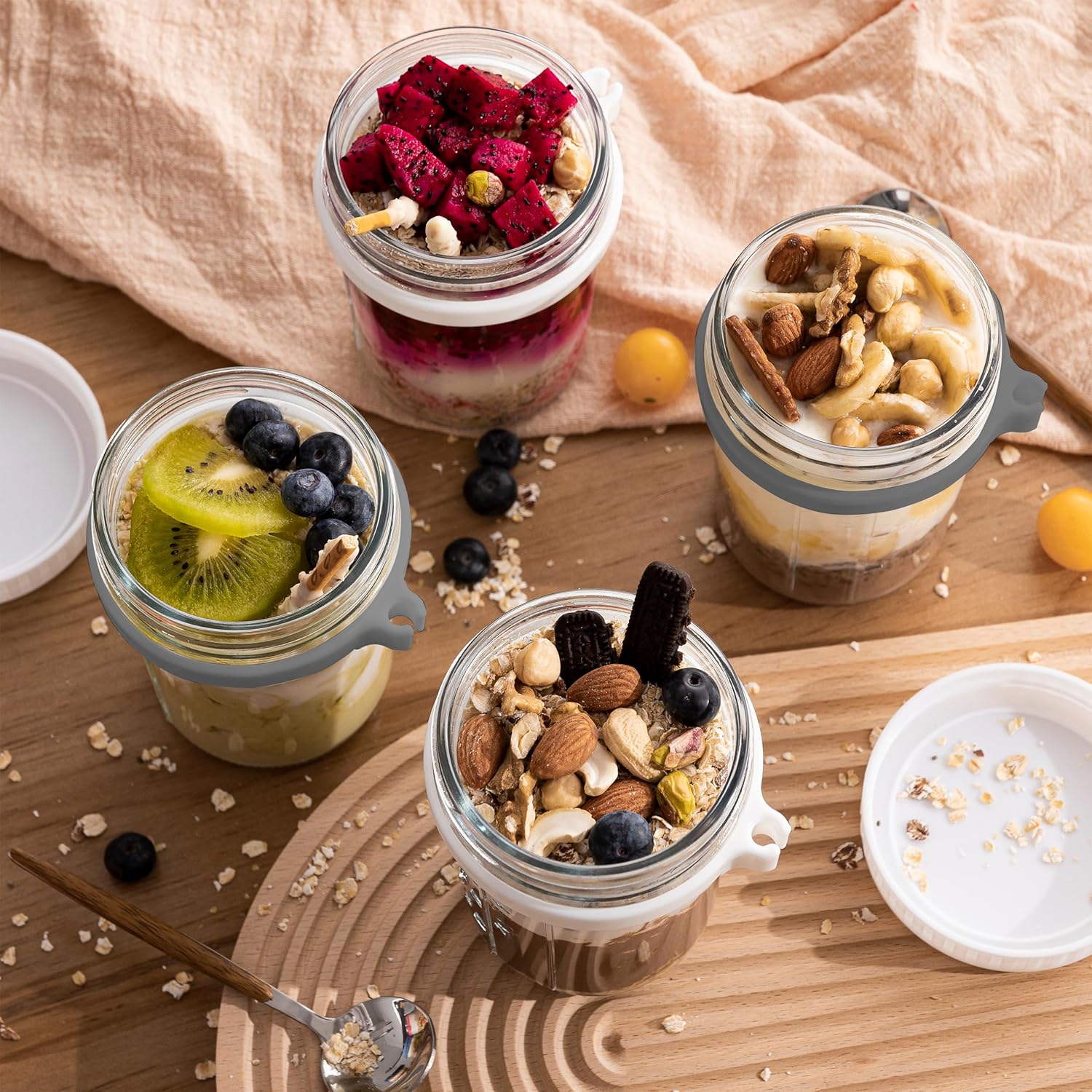 Famyards Paquete de 6 recipientes de avena con tapas herméticas y cucharas, tarros de vidrio de 16 onzas con marcas de medición, tarros de avena
