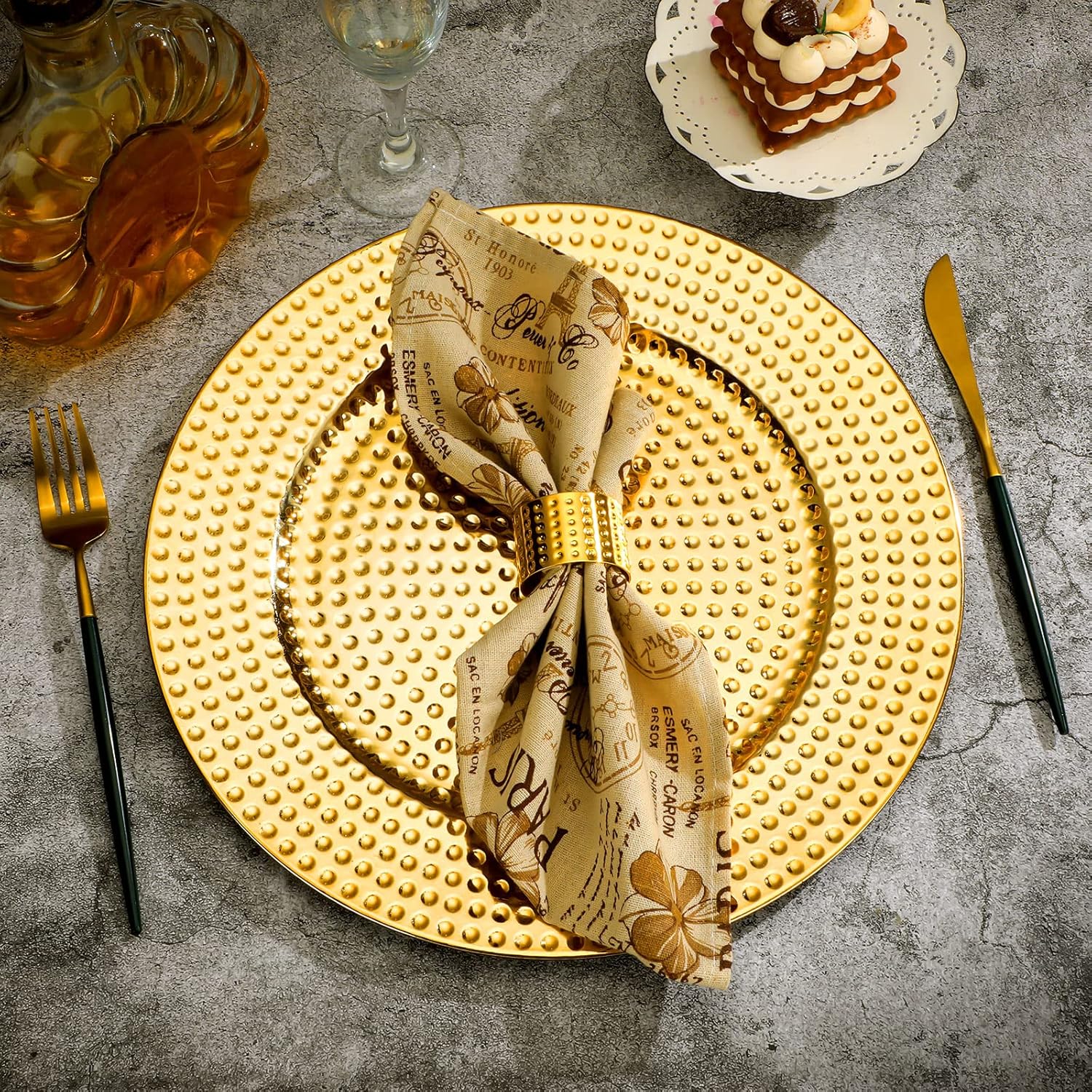 12 platos redondos con 12 servilleteros de 13 pulgadas, redondos, brillantes, metálicos, platos martillados de plástico para cenas, bodas,