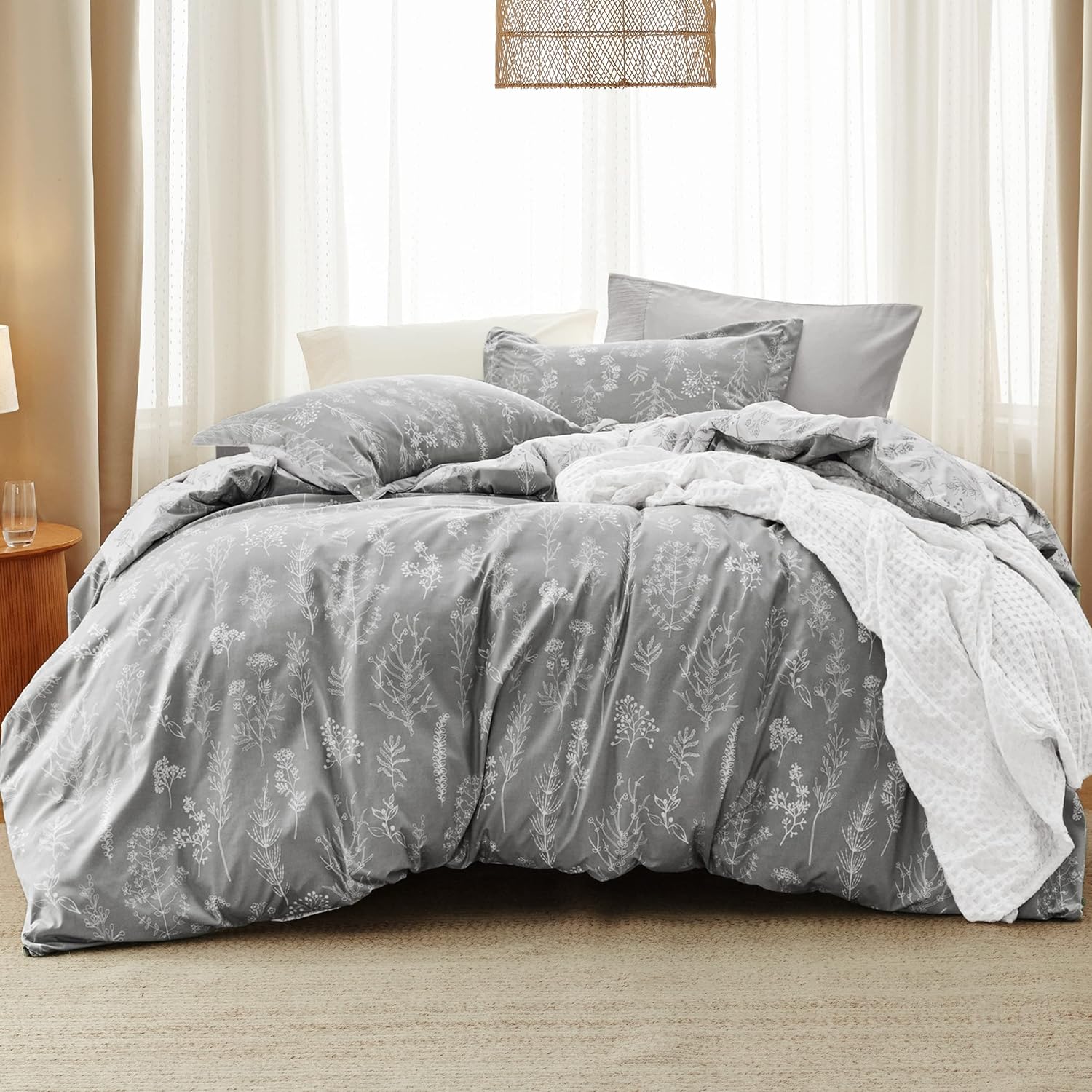 Bedsure Juego de edredón California King, edredón gris, juego de cama tamaño California King, bonito juego de ropa de cama floral Cali King, 3
