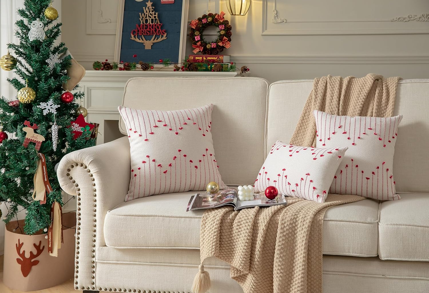 Caflife Juego de 2 fundas de almohada bohemias de Navidad de 20 x 20 pulgadas, fundas de almohada decorativas de Navidad color beige con línea roja
