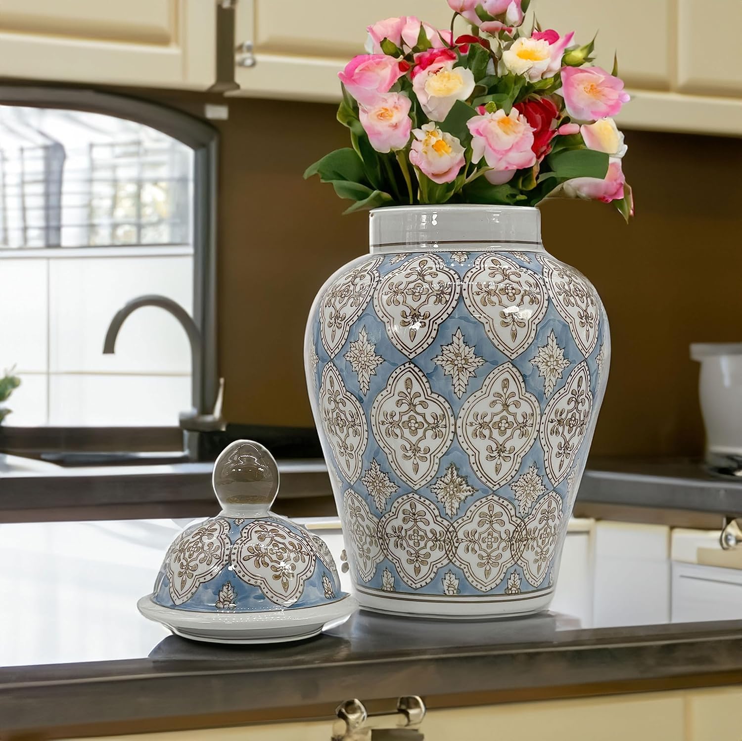 Galt International Tarro de jengibre de cerámica de mosaico pintado a mano azul claro y marrón de 18 pulgadas con tapa, porcelana chinoiserie