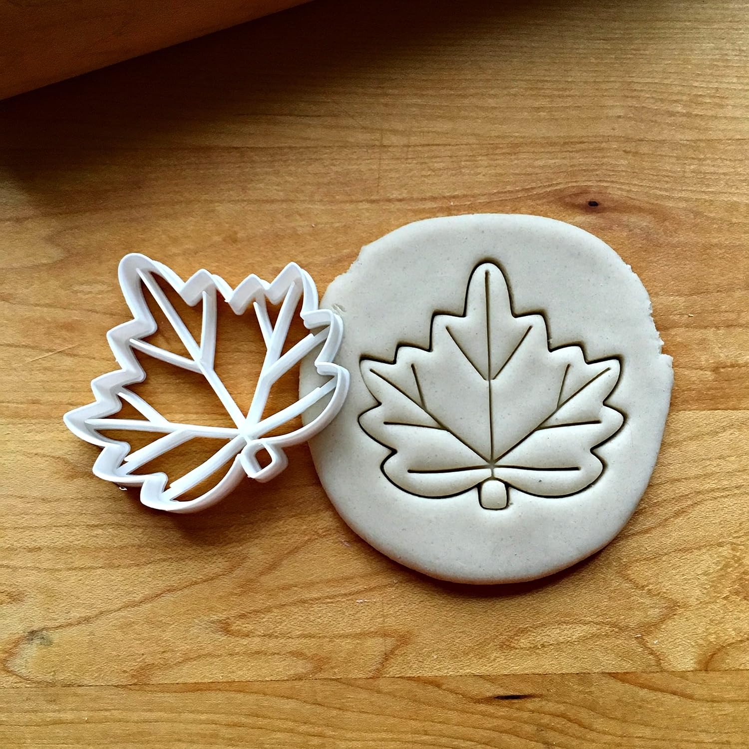 Sweet Prints Inc Set of 2 Rounded Maple Leaf Cookie Cutters – Dishwasher Safe (6″)