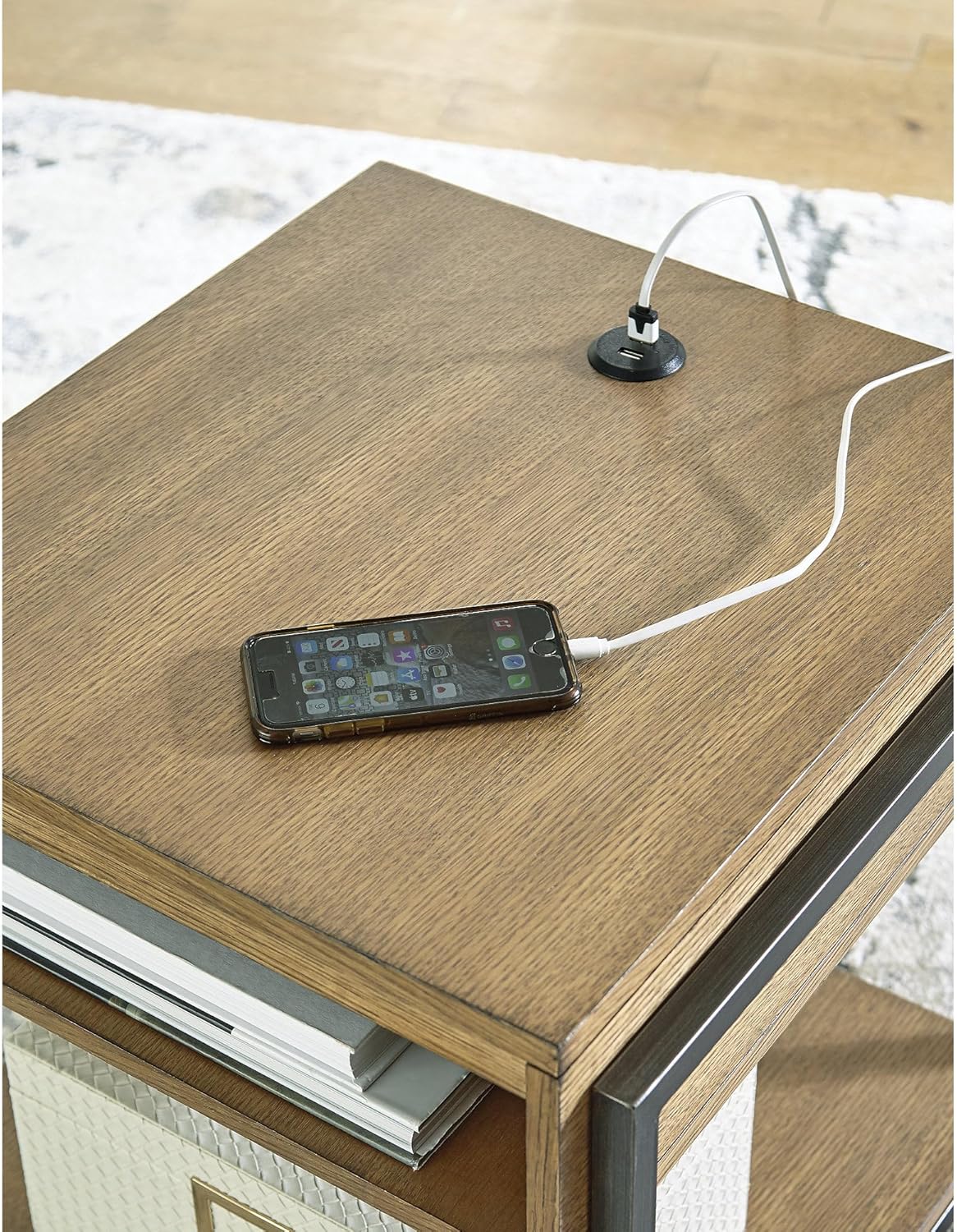 Signature Design by Ashley Fridley – Mesa auxiliar rectangular moderna, color marrón y negro