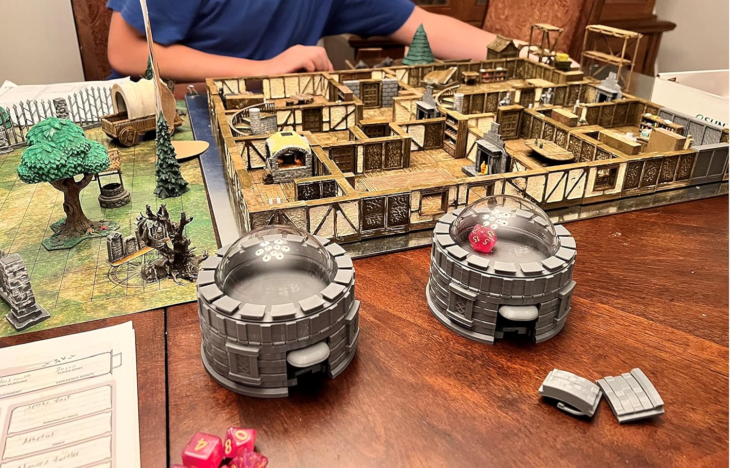 MunnyGrubbers - Castle Dice Popper V2 para TTRPG y juegos de mesa - Juego de dados D20 aleatorio de 7 piezas D20 incluido - Rodillo de dados - Torre - Imagen 6