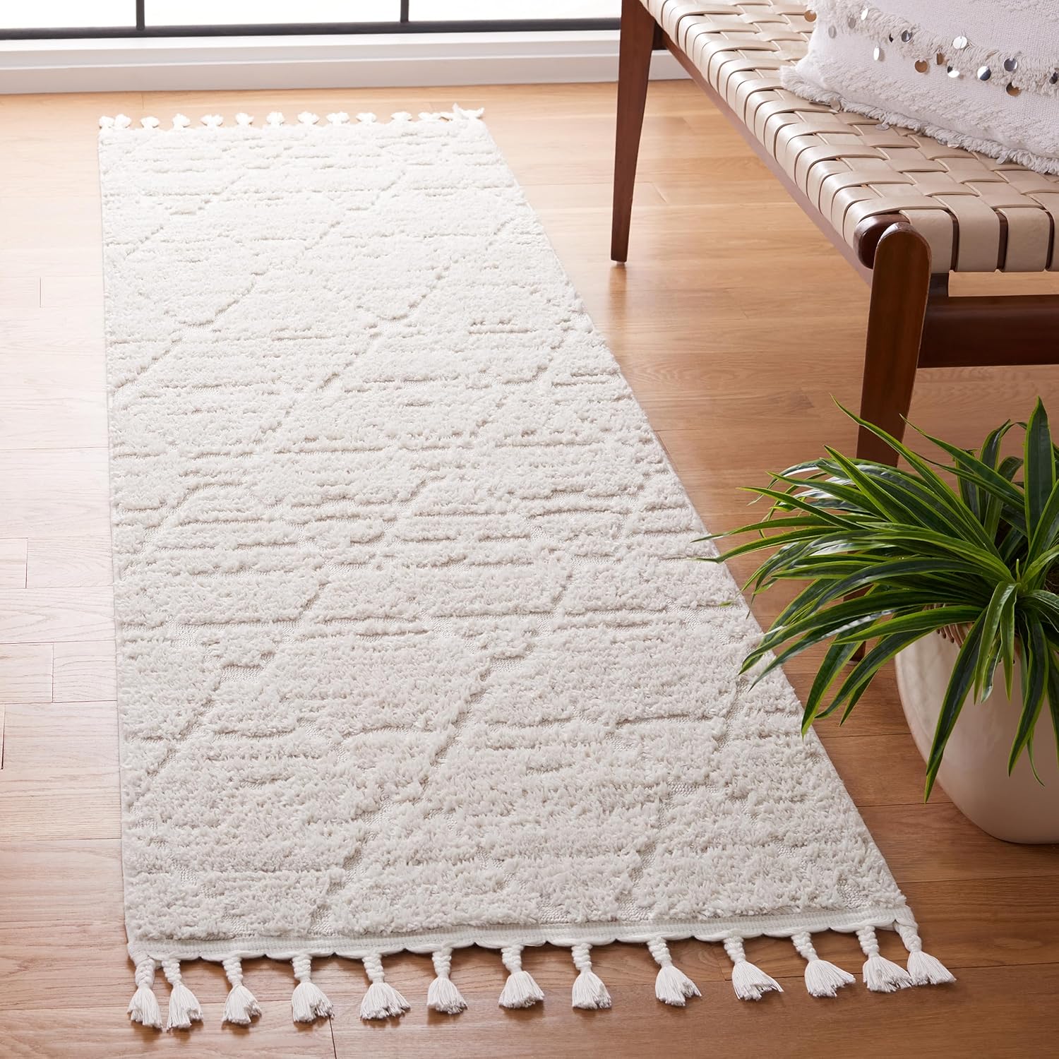 SAFAVIEH Marrakech Collection – Alfombra de pasillo de 2 pies 2 pulgadas x 16 pies, color beige, diseño tribal marroquí bohemio, ideal para zonas de