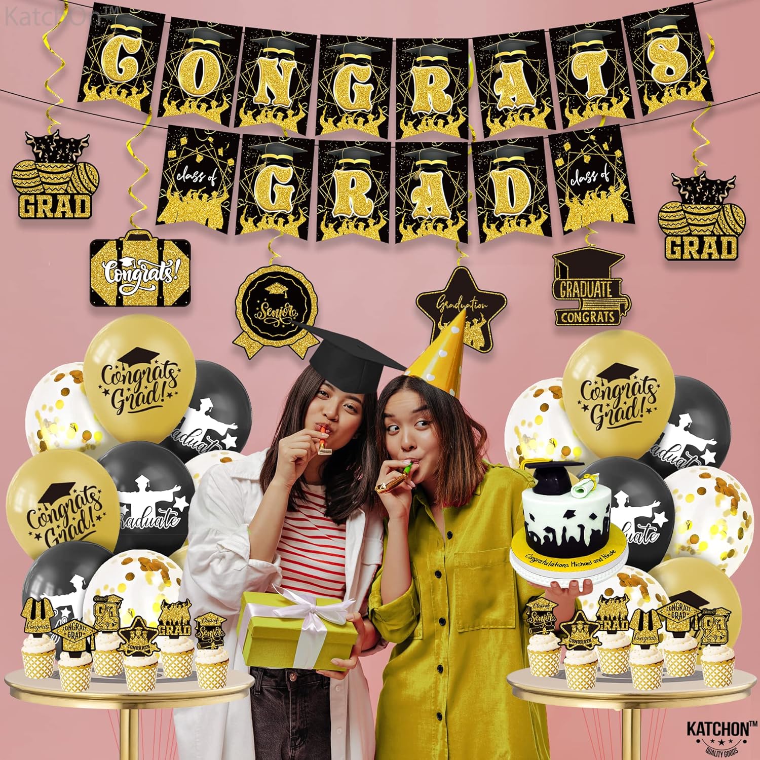 KatchOn, Suministros para fiesta de graduación en negro y dorado, paquete de 37, juego de felicitaciones para decoraciones de graduación negras y