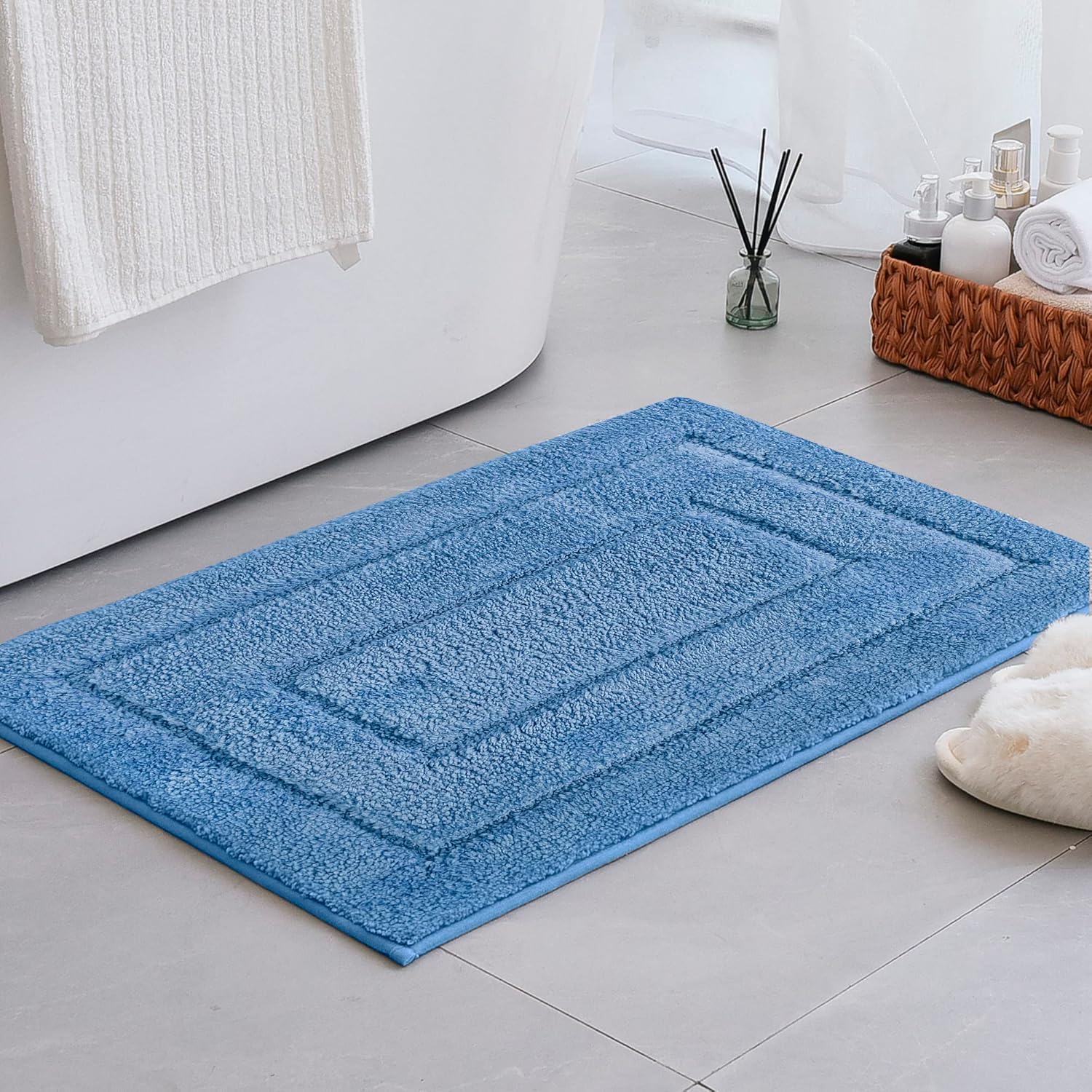 GRANNY SAYS Alfombras de baño azules antideslizantes, 20 x 32 pulgadas, alfombras de baño lavables y absorbentes para suelo de baño, alfombras de