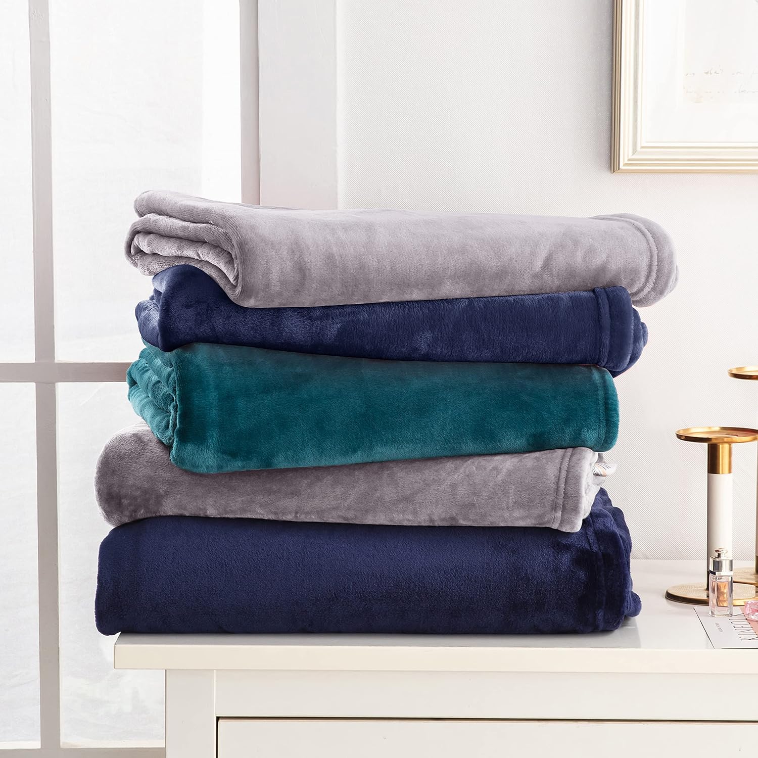 Coseybed Manta mullida de franela de forro polar, tamaño de la manta  Manta de microfibra gris claro, ligera y suave, para sofá, cama, dormitorio