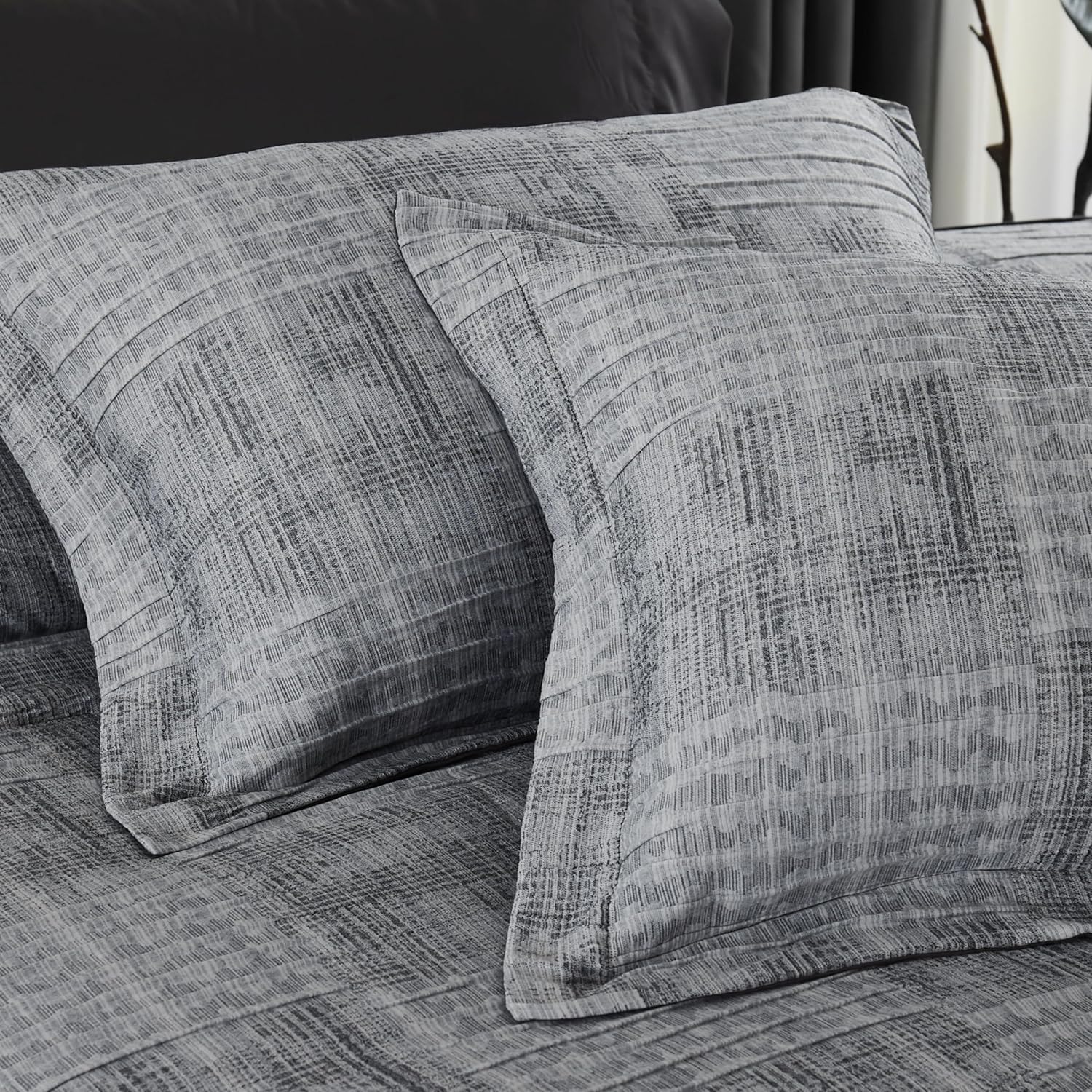 MaiRêve Juego de edredón gris carbón, diseño texturizado, cama arrugada gris en una bolsa, tamaño King, juego de edredón de 7 piezas con edredón,