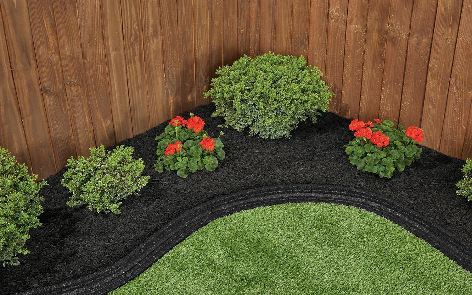 Rubberific Mantillo de goma triturada prémium para jardines, césped y paisajismo, color de larga duración, parece mantillo de madera natural (1.5