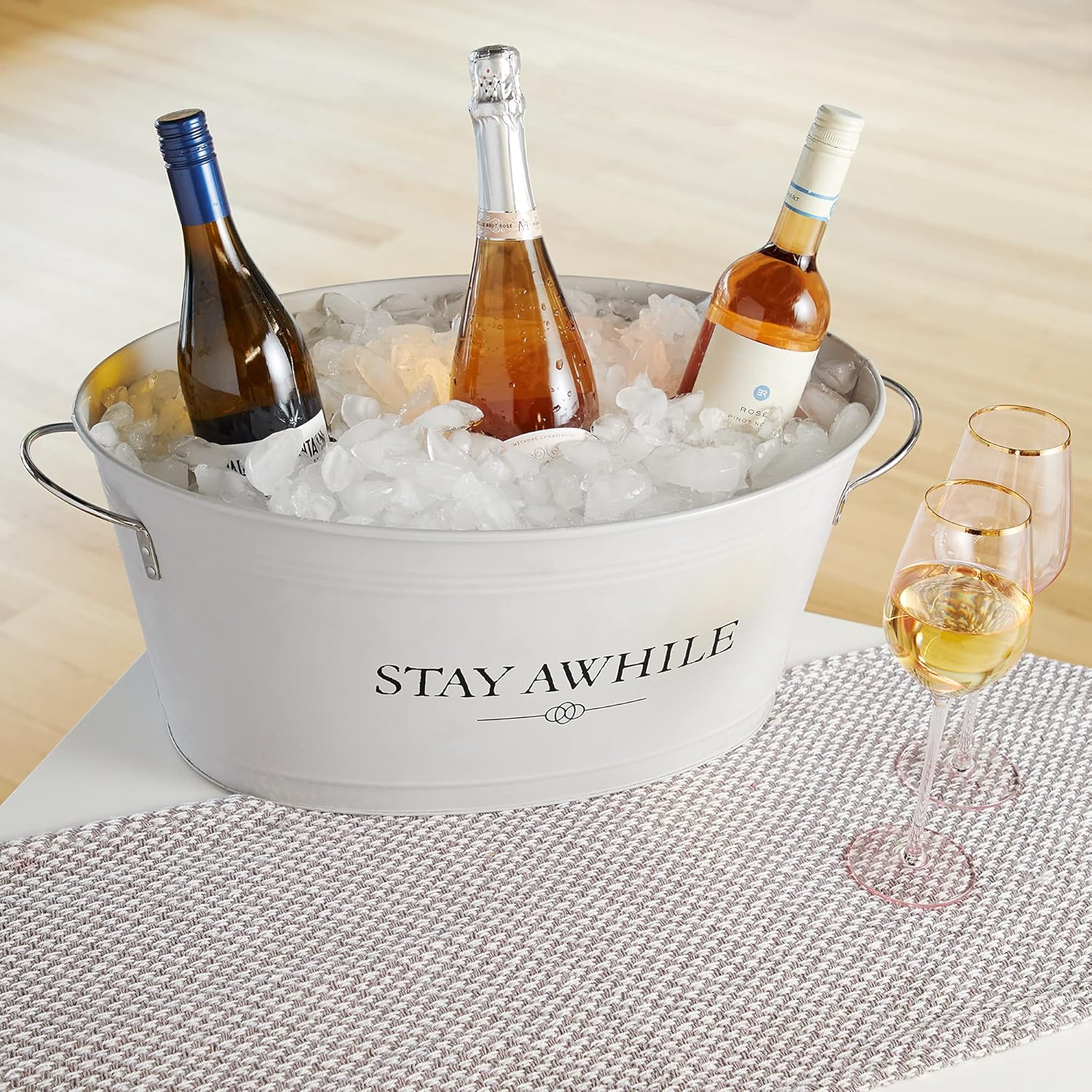 Twine Stay Awhile Cubo de hielo galvanizado pintado blanco y bañera de metal, bañera de hielo para bebidas para fiestas en capacidad de 6.3 galones