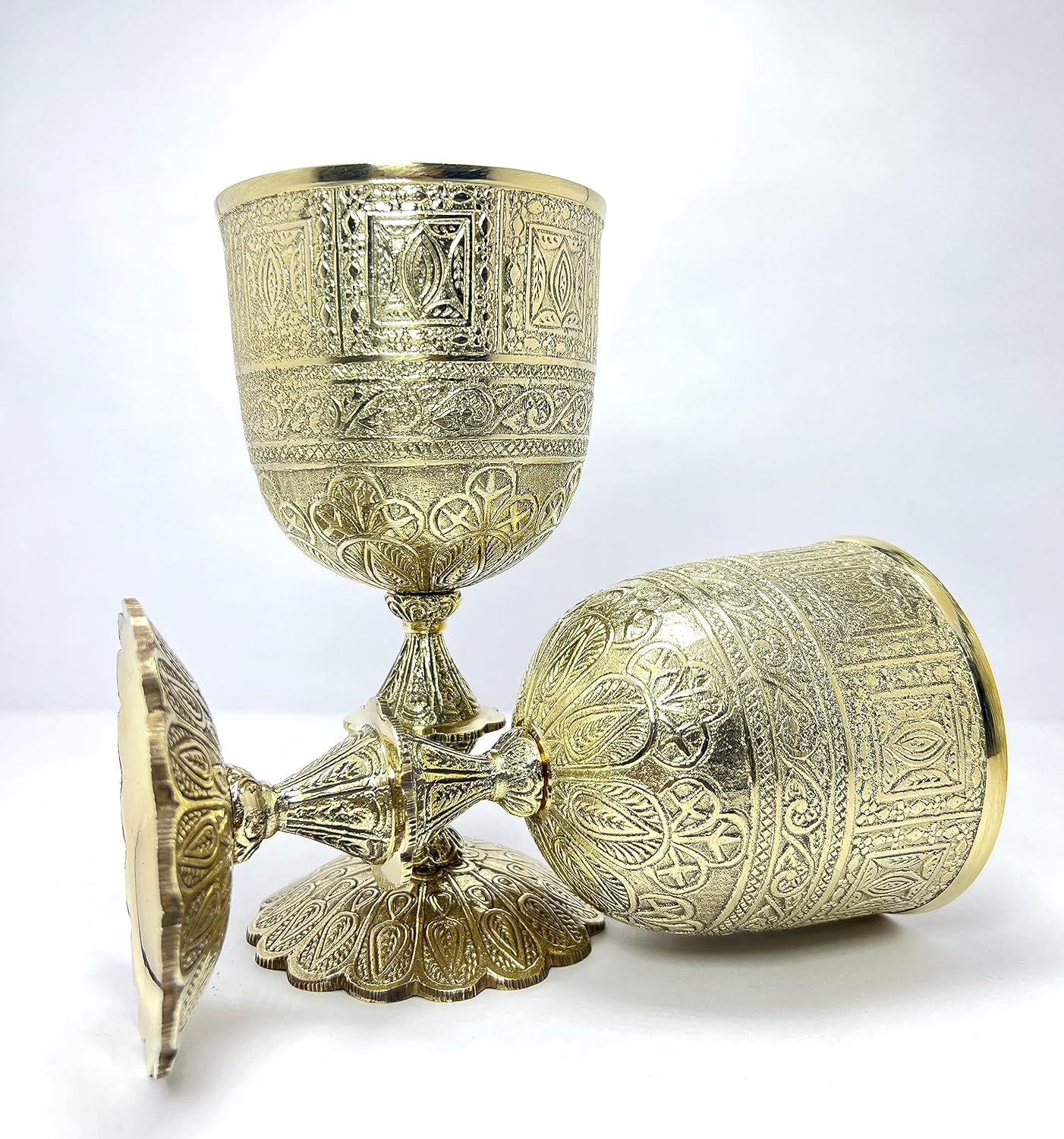 Morcomart Cáliz de latón brillante para bebidas de 10 onzas, vaso litúrgico ritual, copa de latón real, cáliz de boda de vino dorado, regalo para