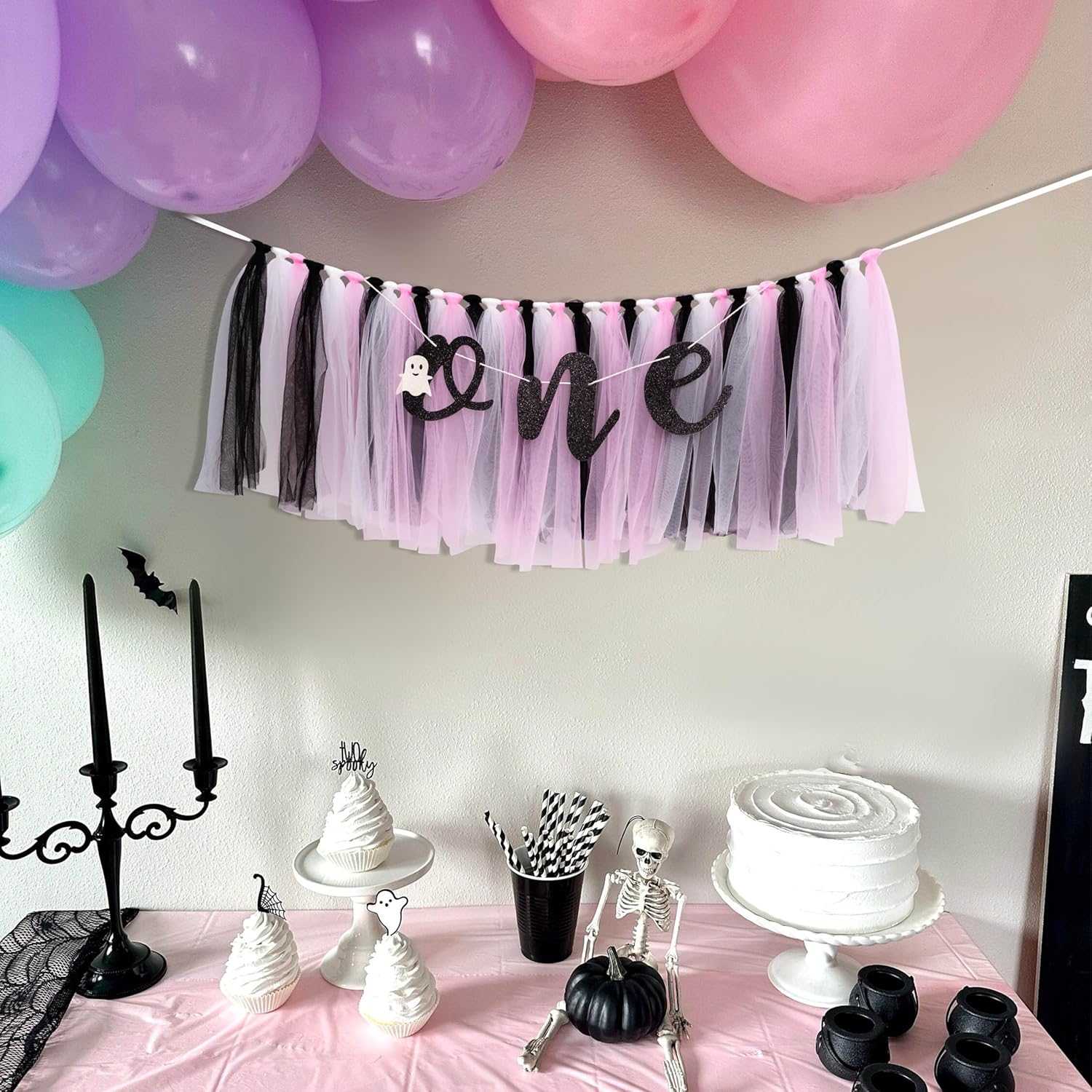 Cartel de cumpleaños con temática de Halloween, decoración de fiesta de primer cumpleaños de fantasma pequeño, guirnalda espeluznante, tutú rosa y