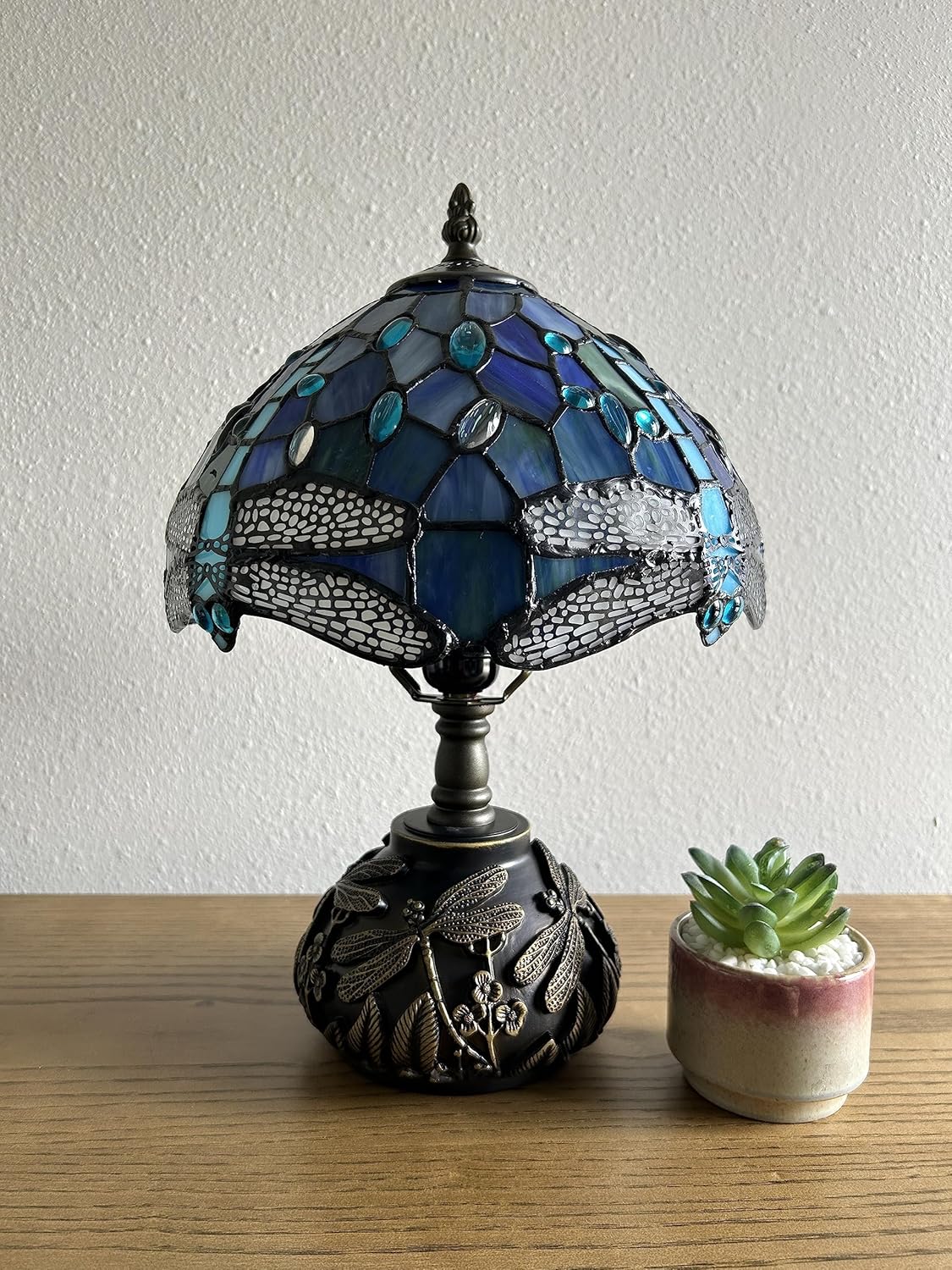 Tiffany Lámpara de mesa con diseño de libélula azul, bombilla LED con vitral, incluye base de libélula para sala de estar, dormitorio, mesita de