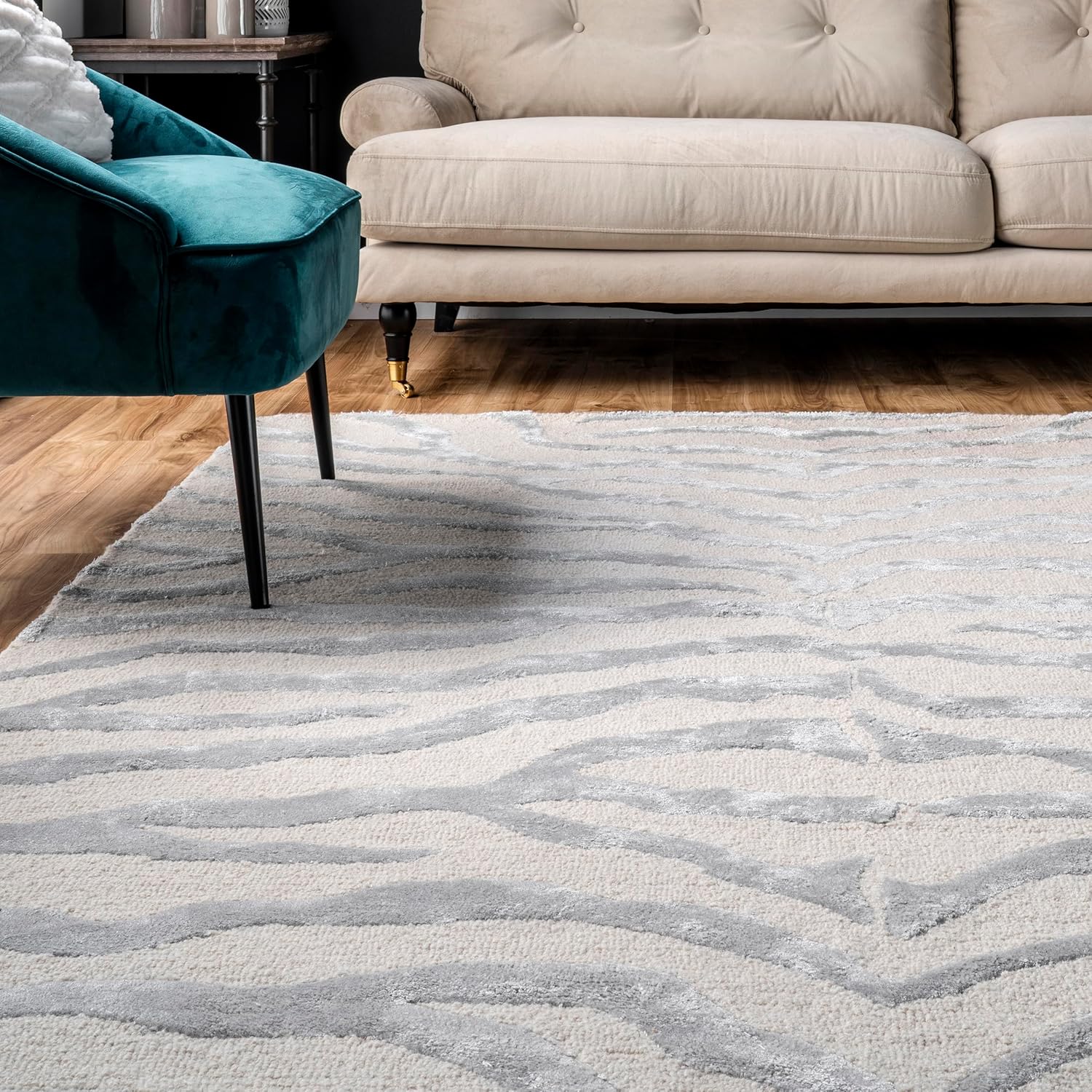 nuLOOM Alfombra de felpa con diseño de cebra, 2 pies 6 pulgadas x 6 pies, color gris