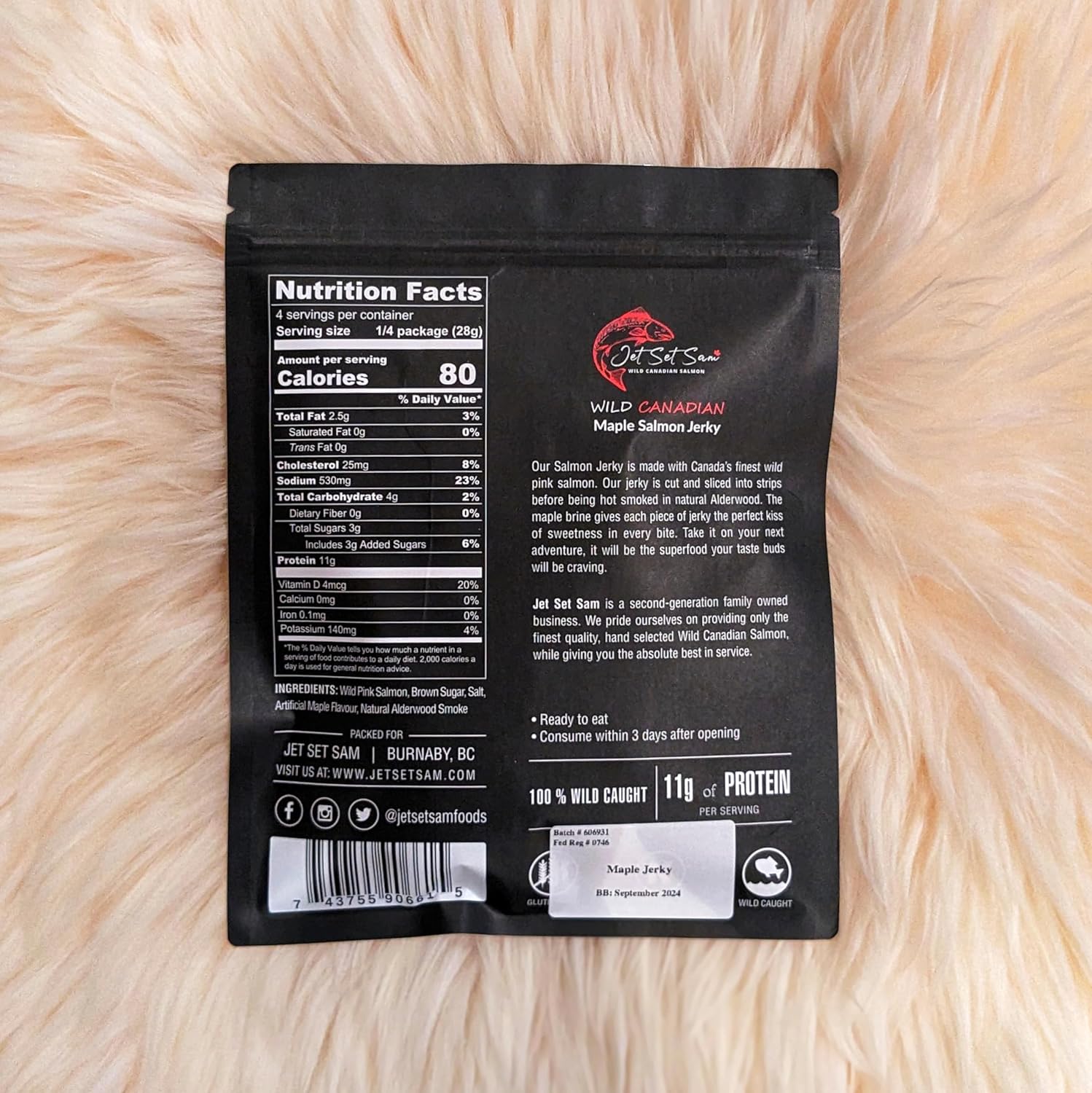 Salmon Jerky Wild Caught Canadian Smoked 4 oz x 2 paquetes Un delicioso y rico en nutrientes aperitivo de mariscos premium (Maple)