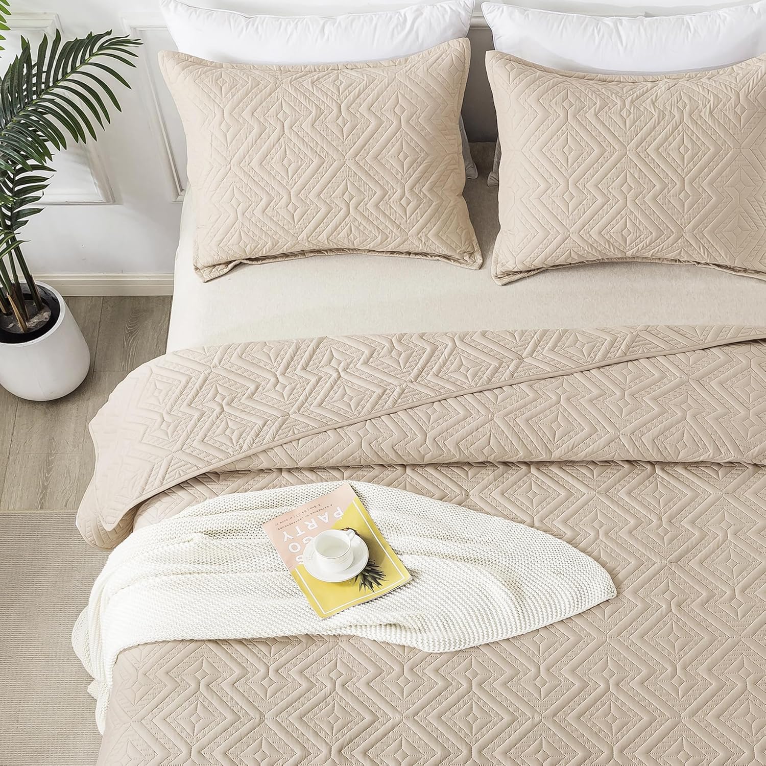 Andency Juego de edredón beige tamaño California King (112 x 104 pulgadas), 3 piezas (1 edredón beige y 2 fundas de almohada), juego de edredón