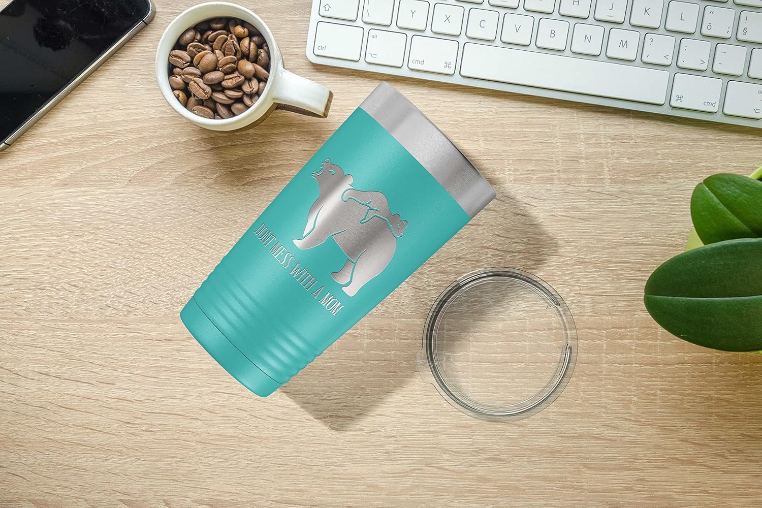 Mama Bear, Don’t Mess with a Mom – Vaso de 20 onzas con recubrimiento en polvo grabado con tapa, cumpleaños para mamá CM01