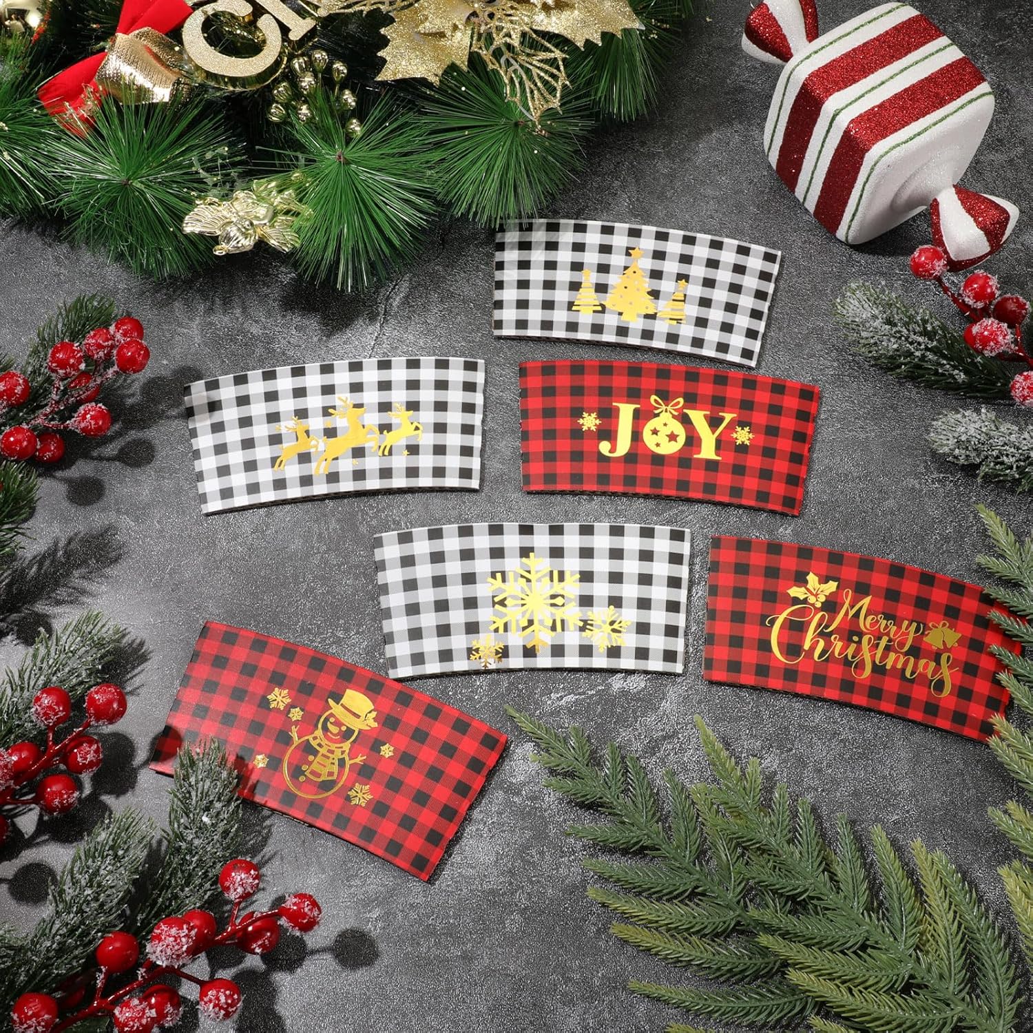 Meanplan Tazas de café desechables de Navidad de 12 onzas con tapas, popotes y fundas de papel de Navidad, tazas de papel de café con tapas planas