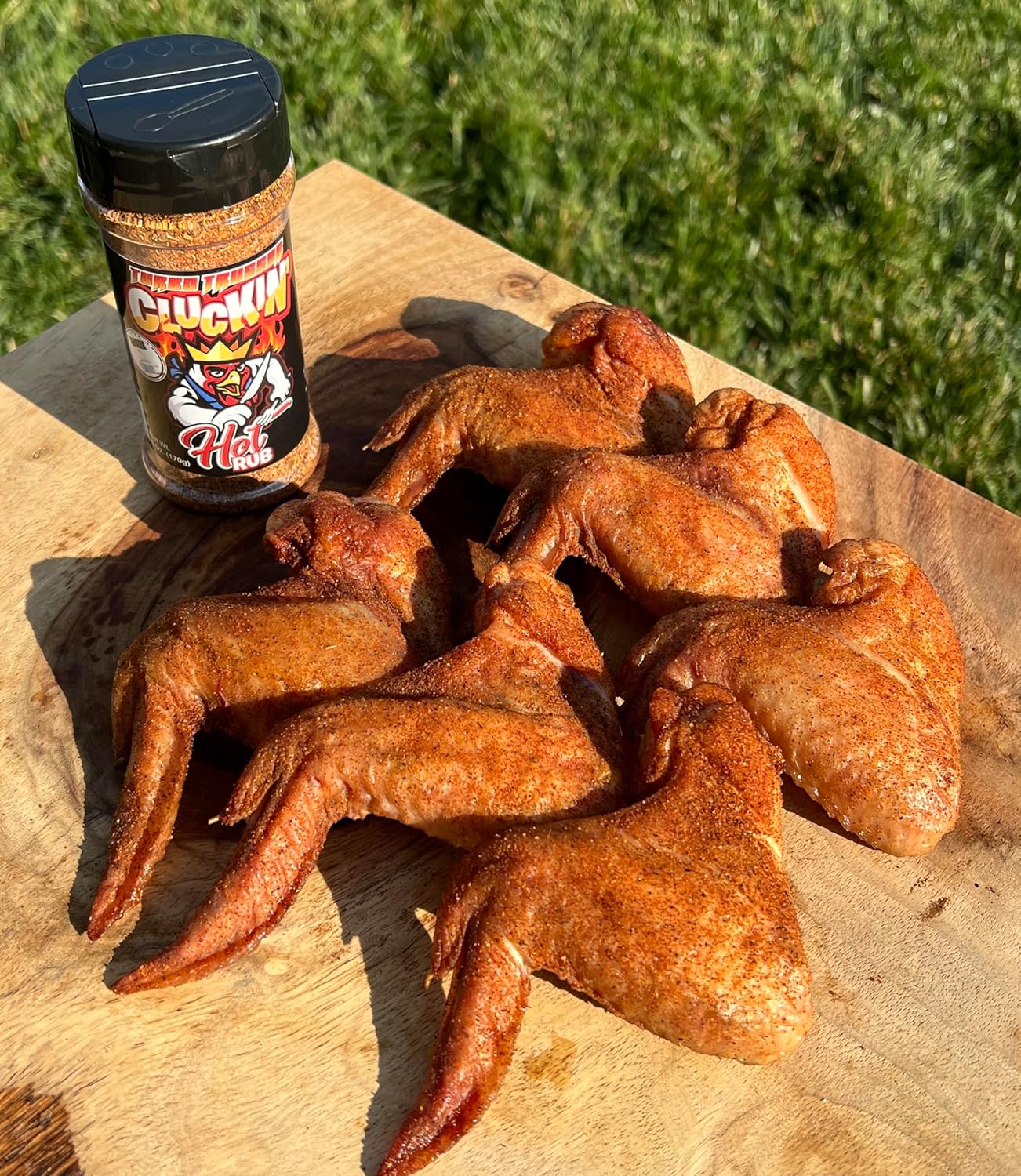 Turbo Trusser Cluckin’ Hot Rub  Para pollo, pavo, pato, cerdo y verduras  Mezcla perfecta de calor suave y sabor  Fabricado en los Estados Unidos  6