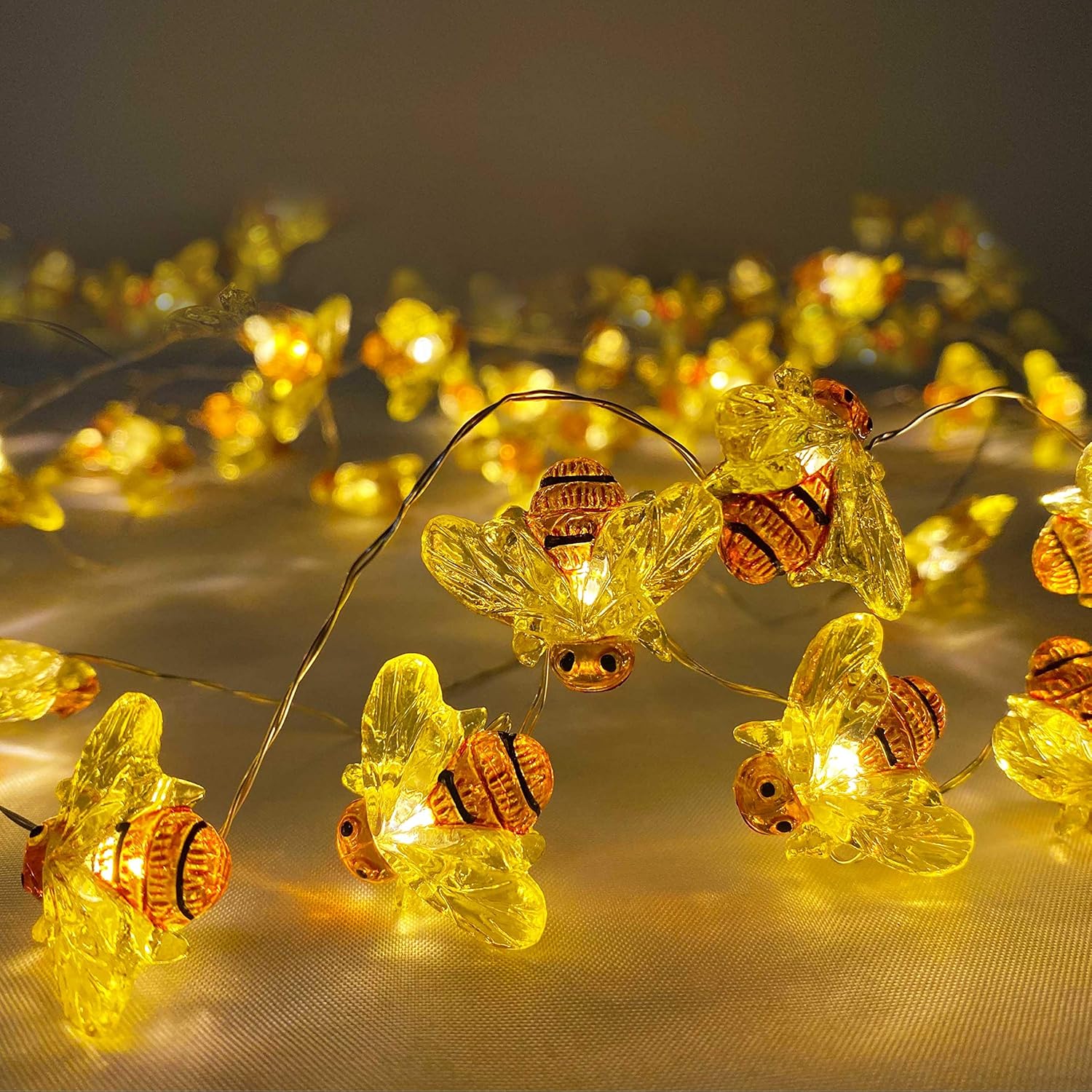 Cadena de luces de hadas de abeja, 40 luces LED con enchufe con 8 modos de control remoto, impermeable, cadena de luz decorativa novedosa para