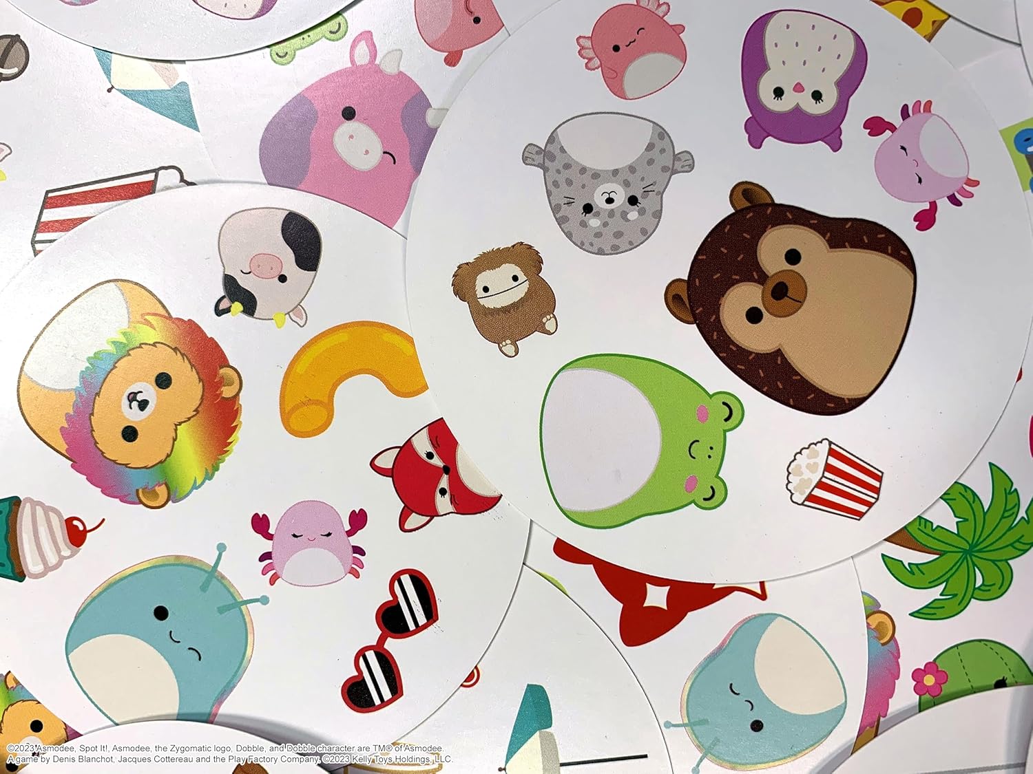 Spot It! Squishmallows – Divertido juego de cartas para niños y adultos  Con Mila, el elefante o Cailey, el cangrejo rosa y más  Juego con licencia