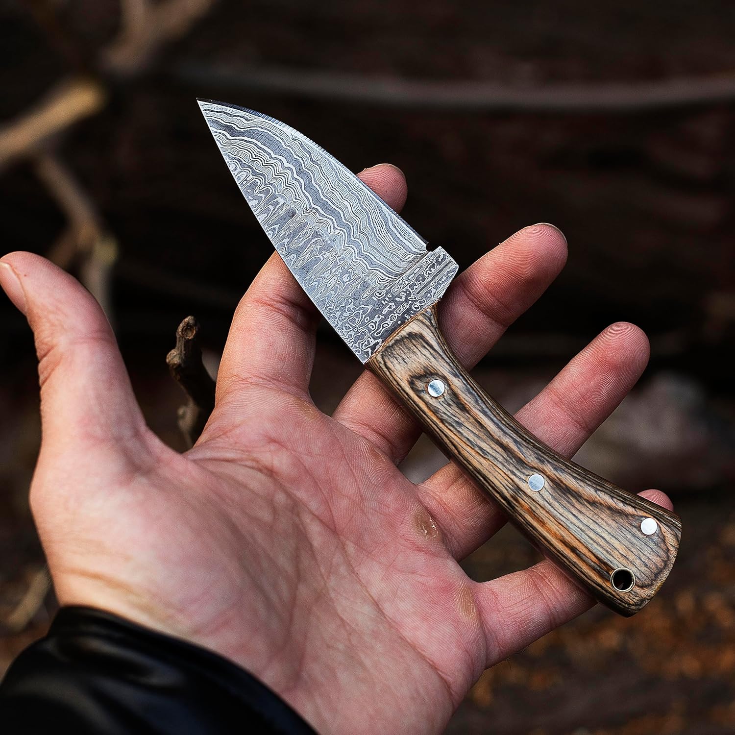 YA FORGE -Cuchillo de caza de 7 pulgadas, cuchillo de supervivencia de acero de Damasco forjado a mano, Handel de madera de Pakka con pasadores de