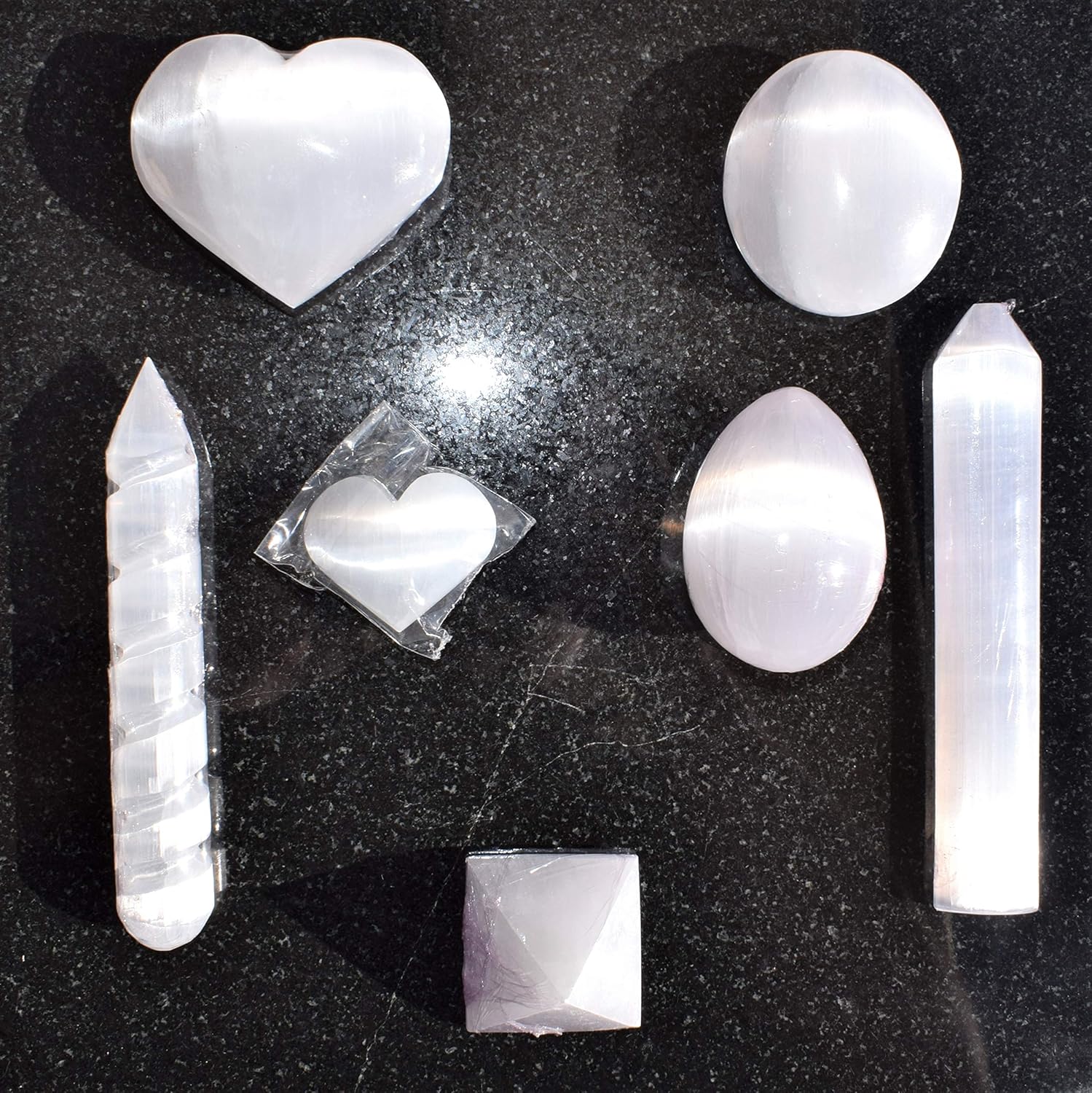 7 piezas Juego de colección de protección de cristal de selenita marroquí cargado de grado premium (energía curativa – absorbente de energía