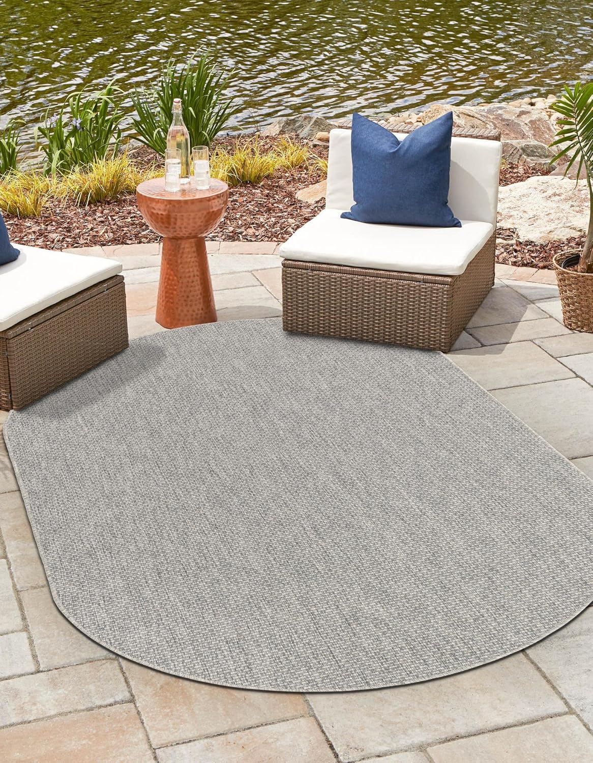 Rugs.com Outdoor Solid Collection – Alfombra ovalada de tejido plano gris claro de 3 x 5 pies perfecta para salas de estar, comedores grandes y