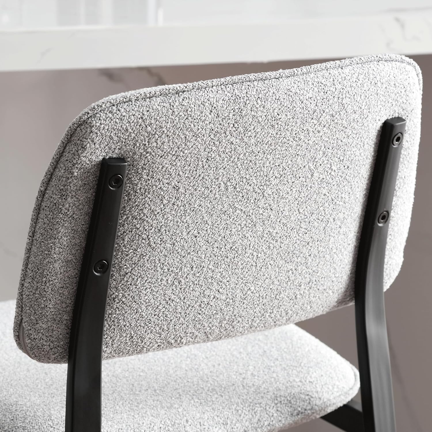 DM Furniture Juego de 2 taburetes de bar de 24 pulgadas, modernos taburetes de bar de sherpa con patas traseras de metal, sillas de bar tapizadas