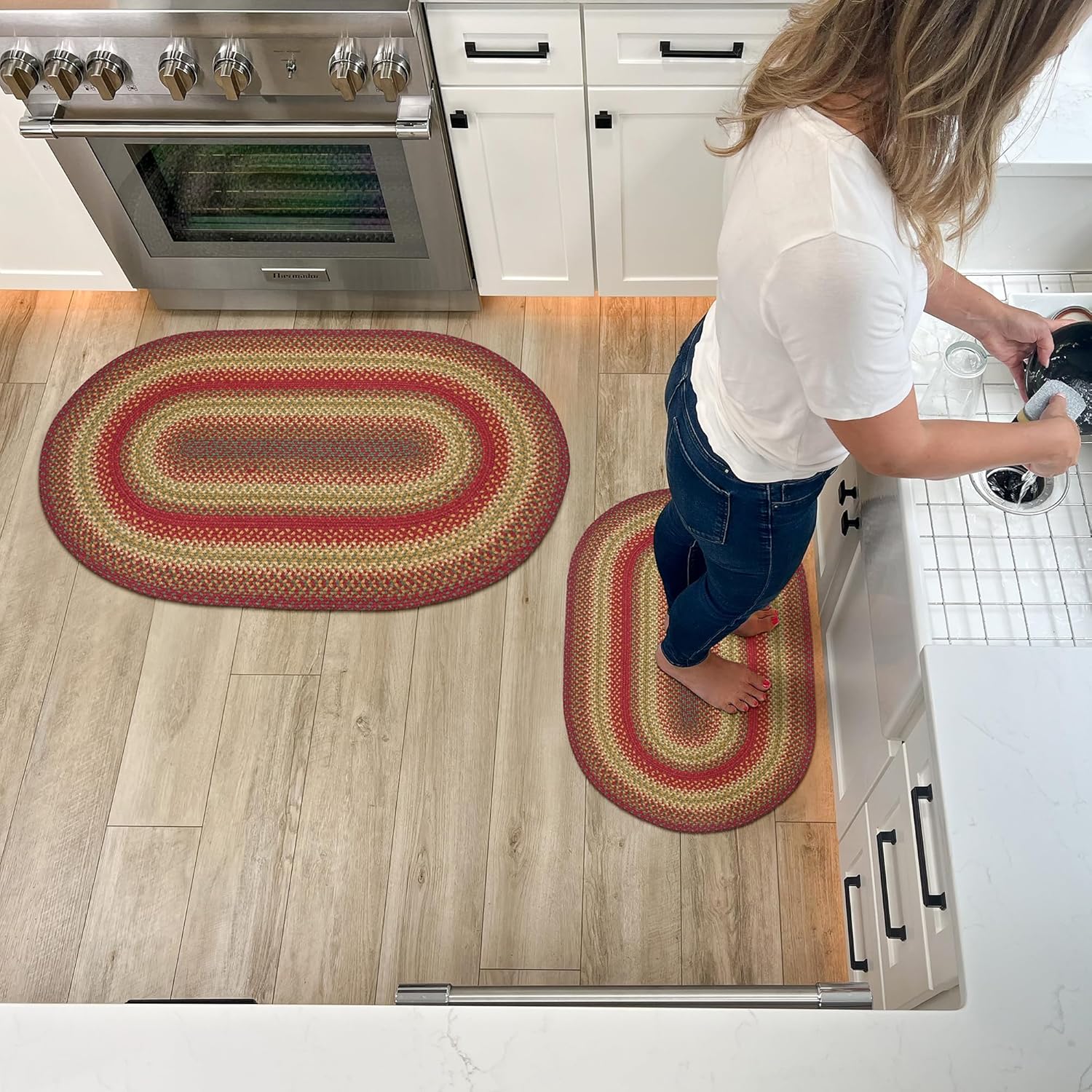 Homespice Cider Barn – Alfombra trenzada roja, mejora tu hogar con nuestra alfombra decorativa pequeña ovalada de 16 x 24 pulgadas, tapete de