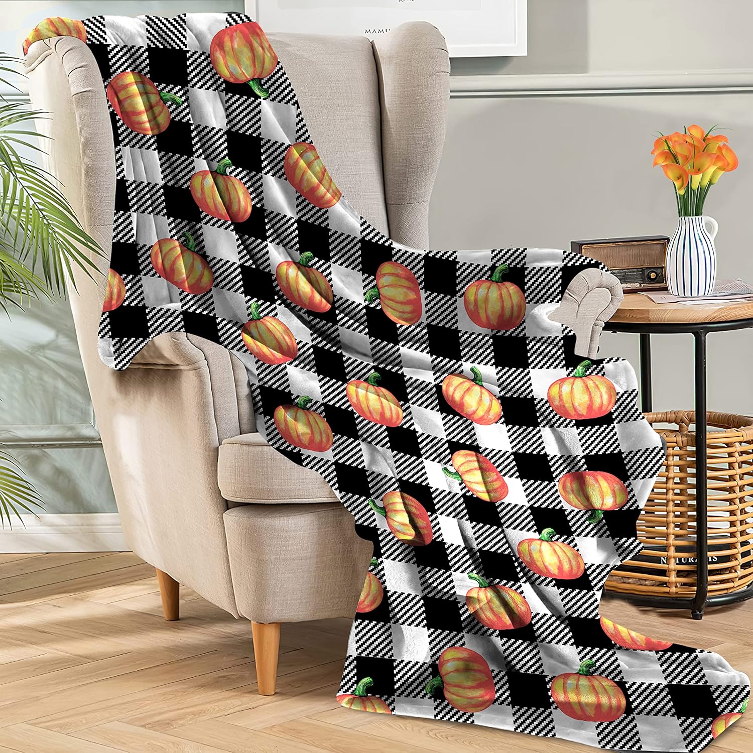 FJPT Manta de otoño de Acción de Gracias, diseño de búfalo blanco y negro con calabazas naranjas, manta de franela de vellón para sofá, cama, sofá,