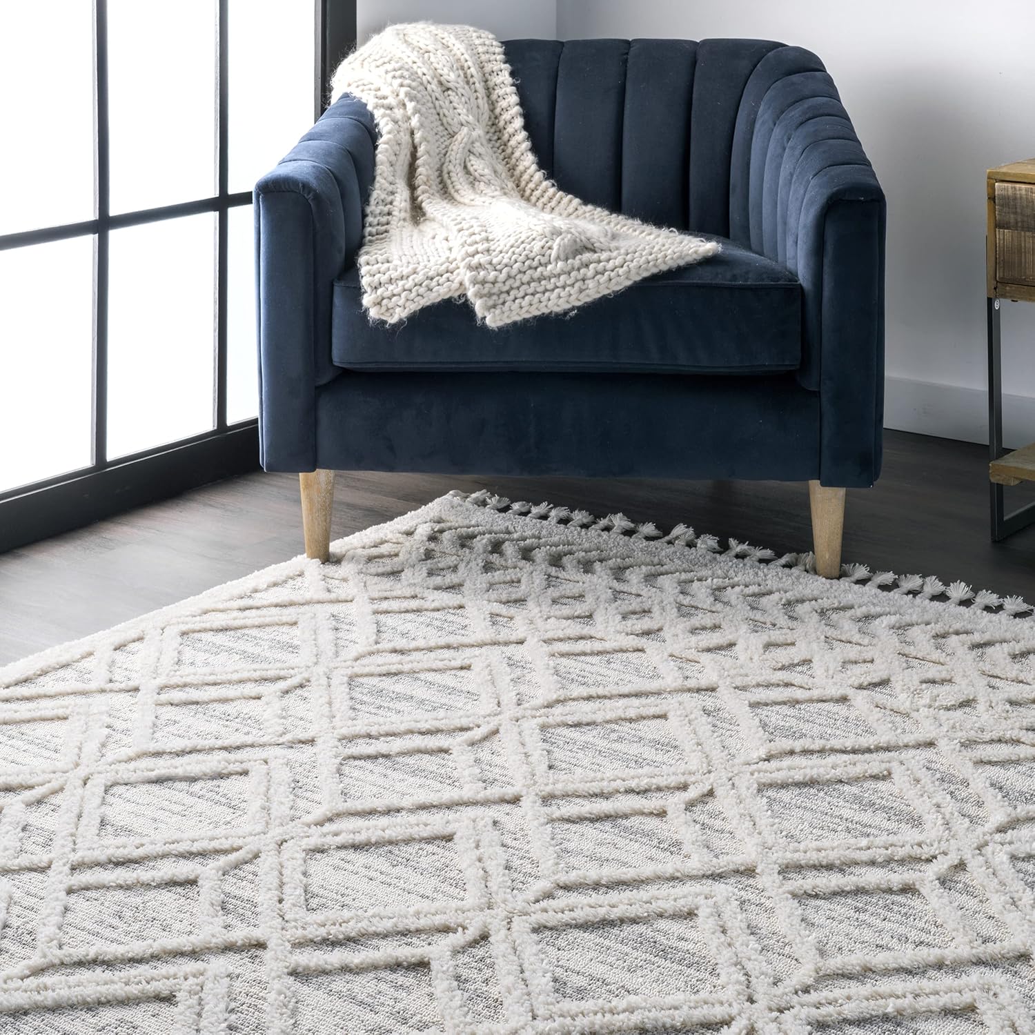nuLOOM Ansley – Alfombra marroquí ovalada de 7 x 9 con borlas, gris claro, diseño bohemio con textura alta-baja, pelo alto de felpa, resistente a