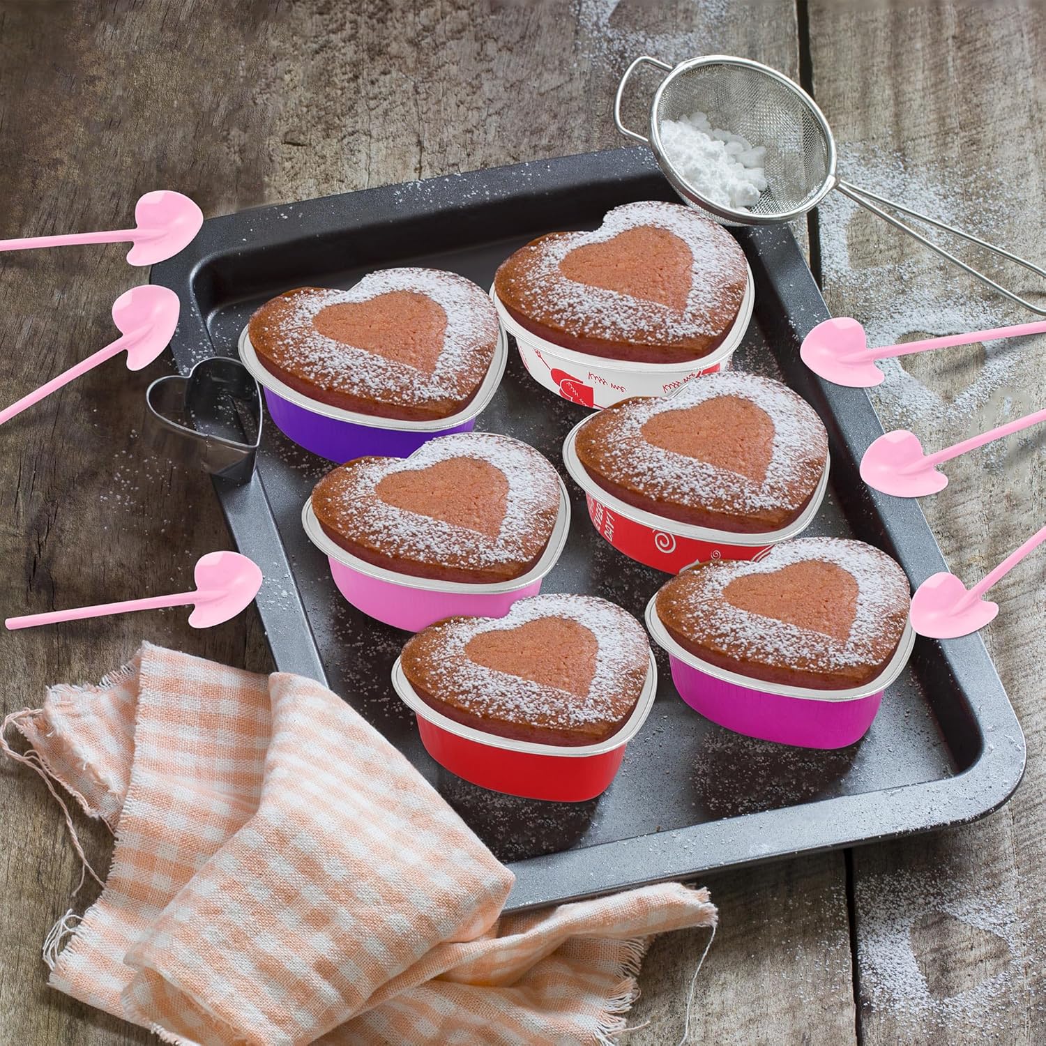 120 piezas de 3.4 onzas de 3.4 onzas en forma de corazón de San Valentín con tapas y cucharas, mini moldes de papel de aluminio para pasteles,