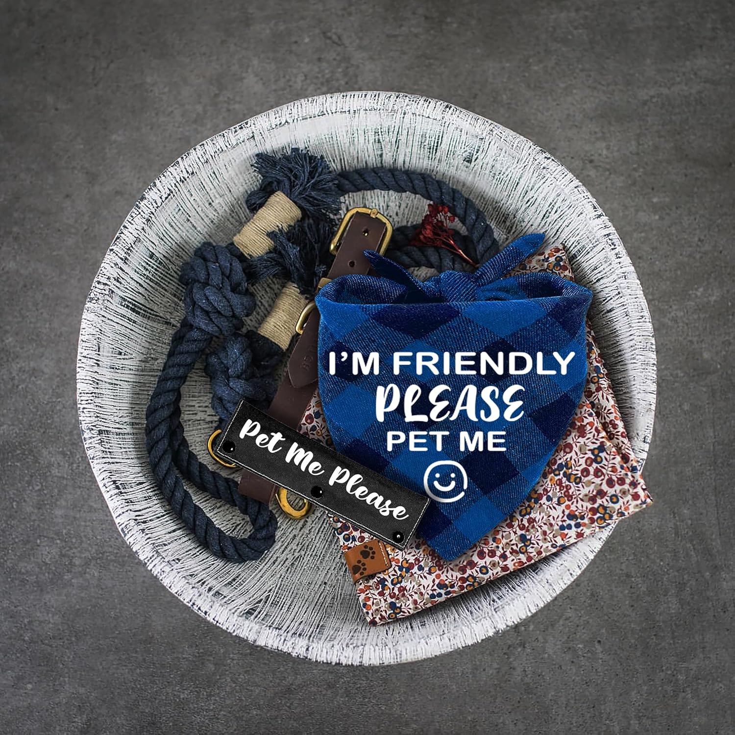 2 unidades de bandana a cuadros azul y negro con Pet Me Please Dog Black Strap Wrap para amantes de los perros, dueño, regalo de cumpleaños de