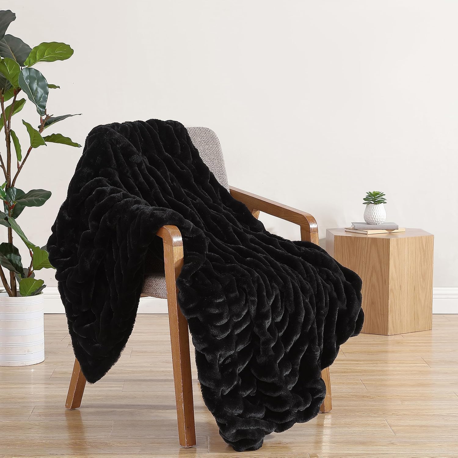 Casual Chic Lapin – Manta de piel sintética ultra fina, lujosa, elegante, suave y acogedora manta de microfibra de 11.51 ozm para sofá y cama, 50 x