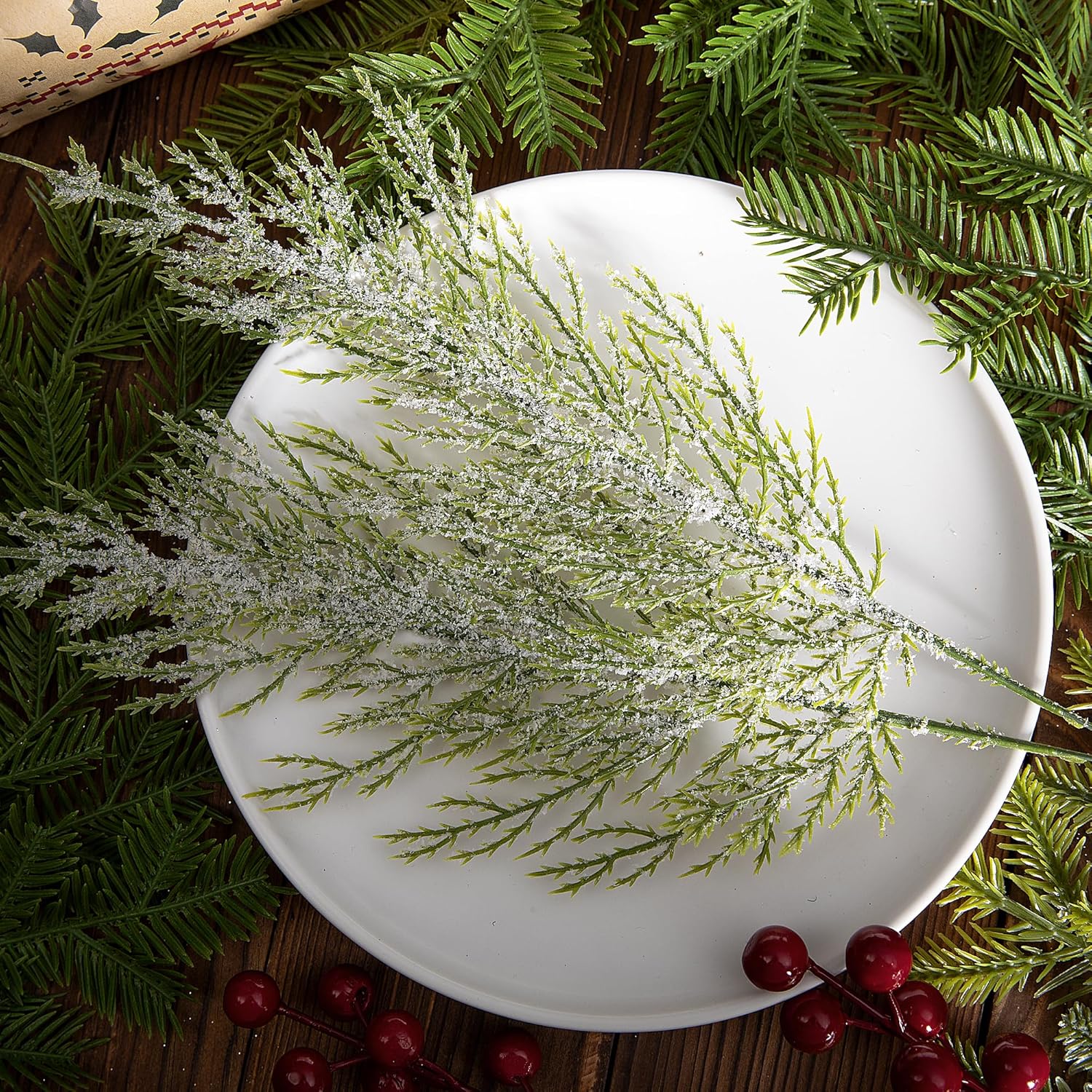 Alpurple 50 ramas de pino esmerilado de nieve de Navidad, ramas de pino artificial nevadas de 13.5 pulgadas, ramitas de cedro verde, tallos de pino