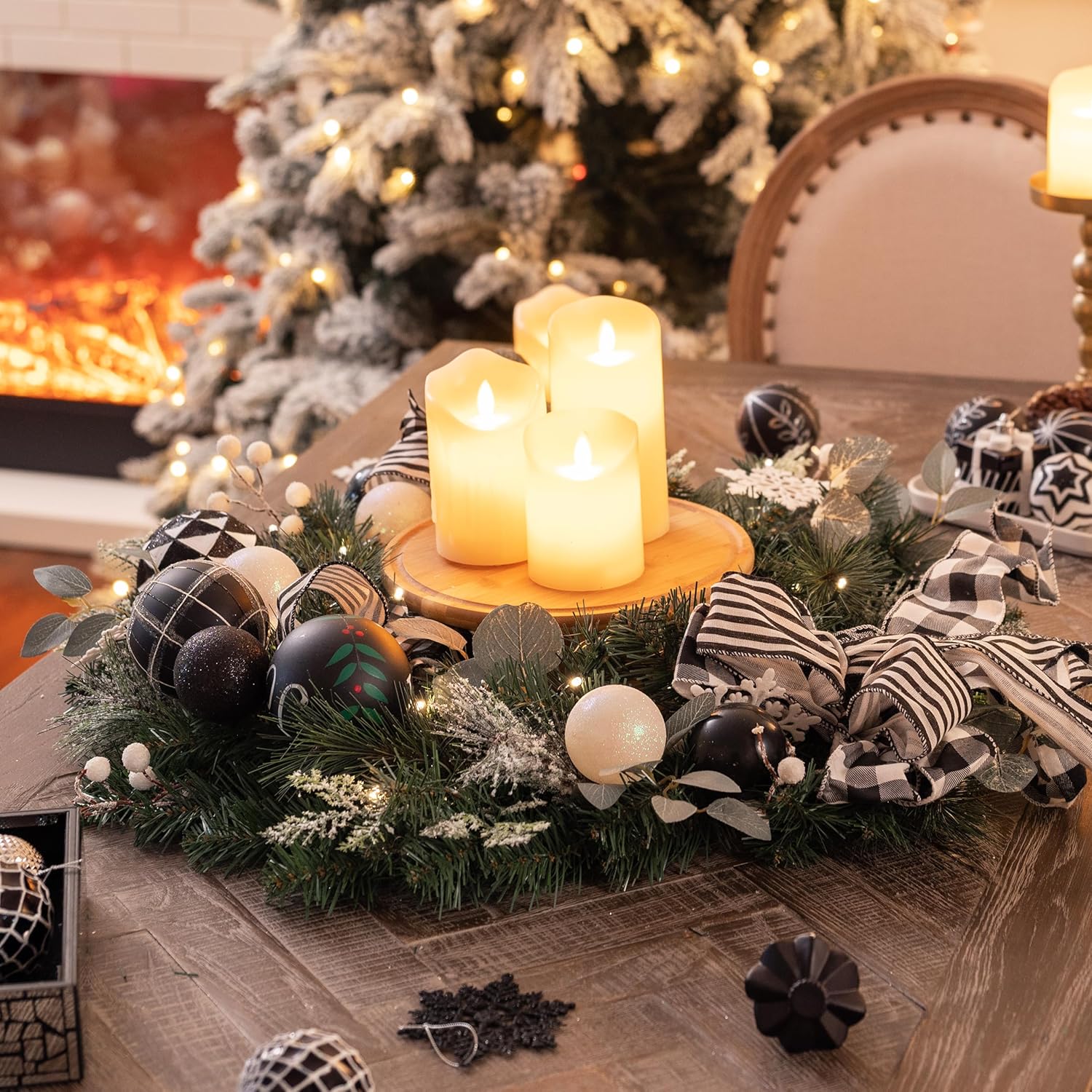 Valery Madelyn Corona de Navidad preiluminada para puerta delantera con luces, corona de Navidad grande iluminada de 24 pulgadas con bola de Navidad