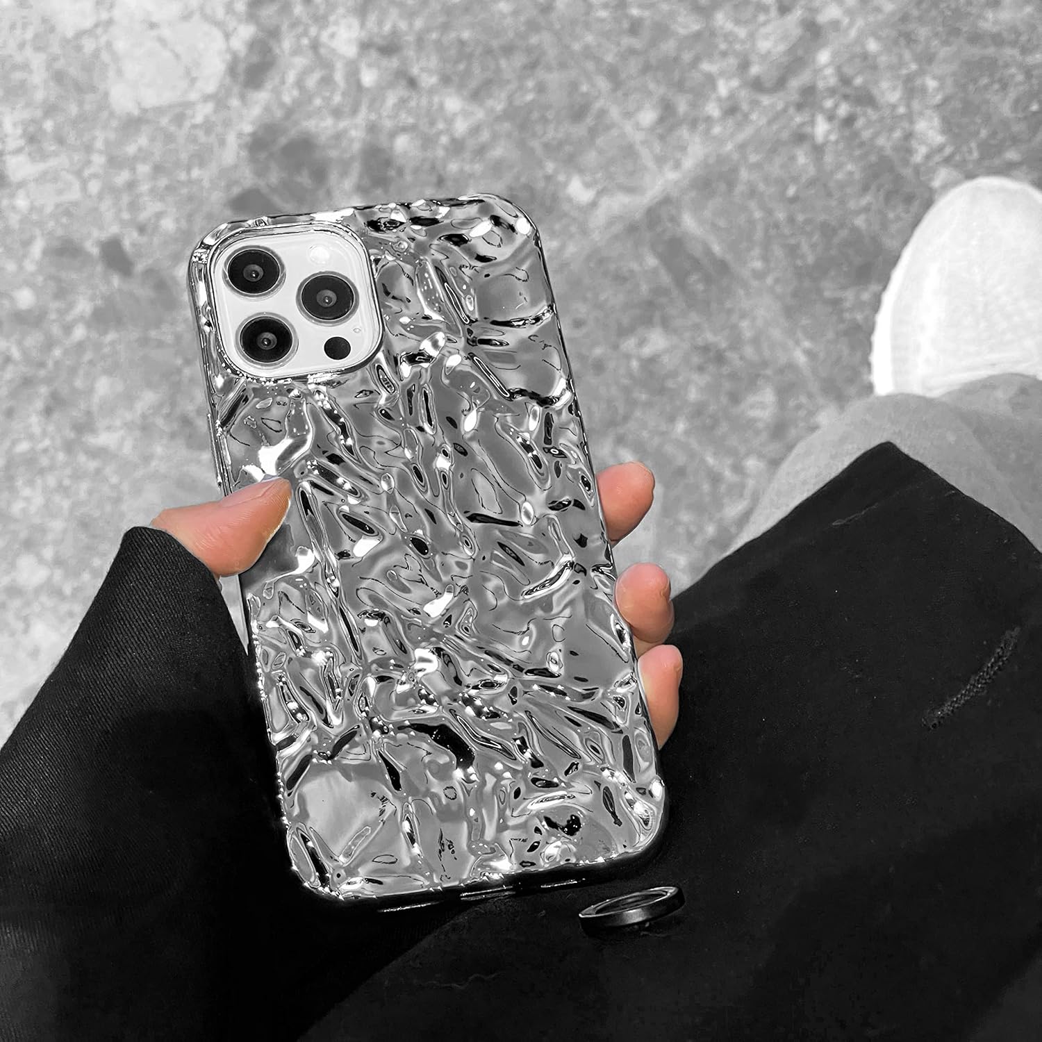 Shinymore Funda compatible con iPhone 15 con brillantina, diseño de purpurina plateada y suave de silicona con pliegues 3D para mujeres y niñas, a