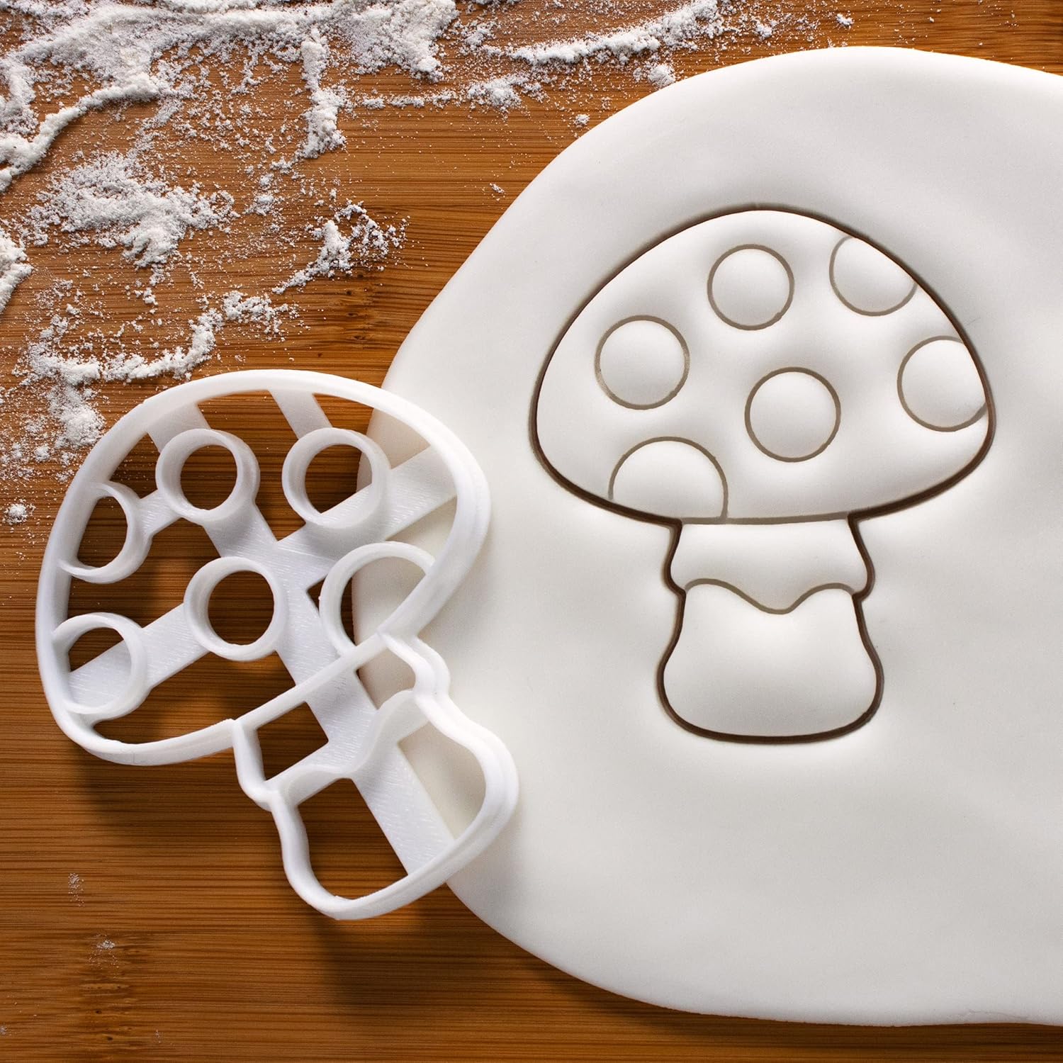 Juego de 3 cortadores de galletas con temática caprichosa (diseños seta, caracol, y hoja de arce), 3 piezas – Bakerlogy