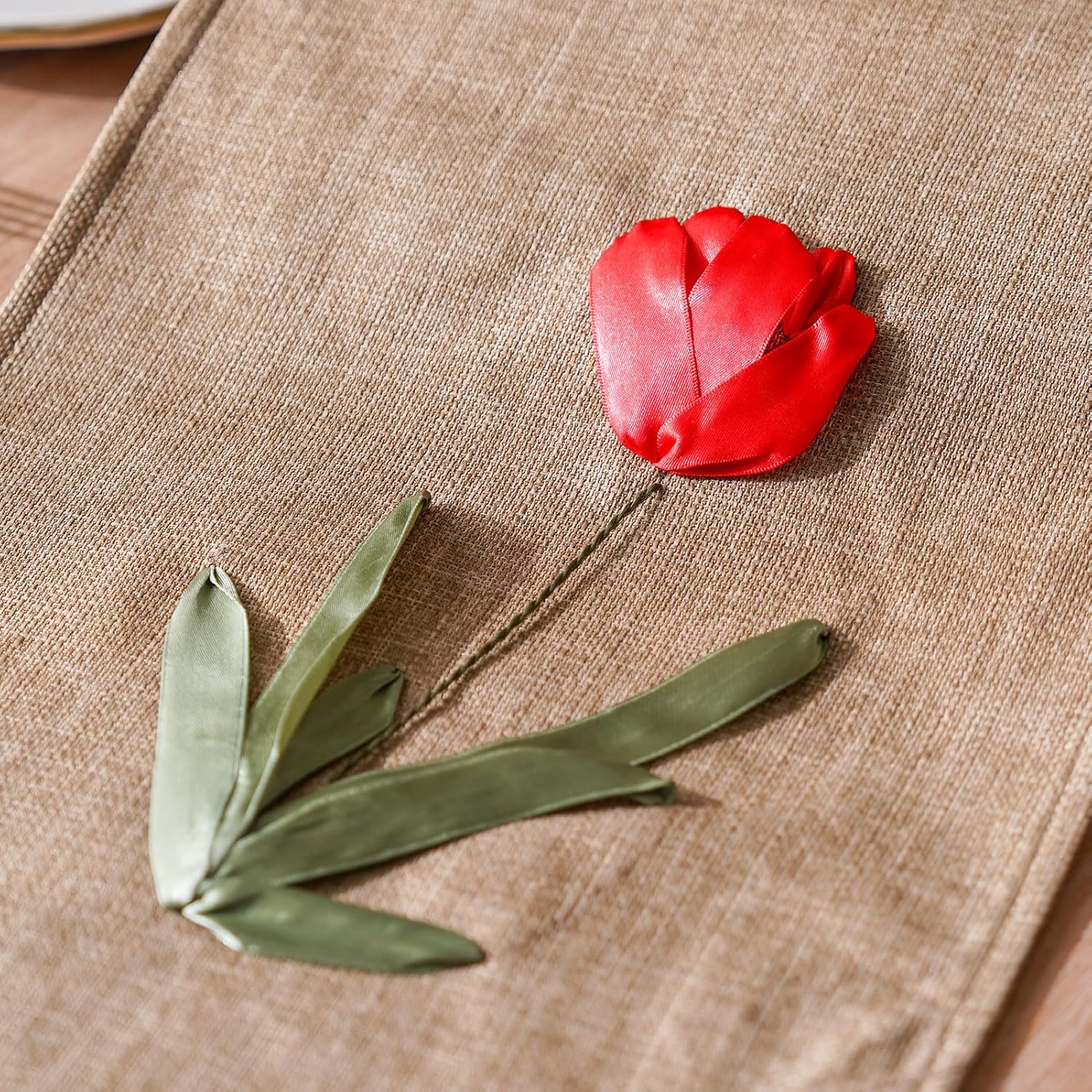 ARTABLE Caminos de mesa hechos a mano, bordado, rosas, tulipanes, flores, lino natural, para mesa de café, bufanda, patrones clásicos vintage (café,