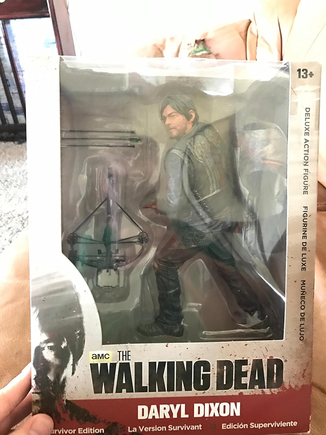 Walking Dead Daryl Dixon Bloody Variant – Figura de sobreviviente de 10 pulgadas