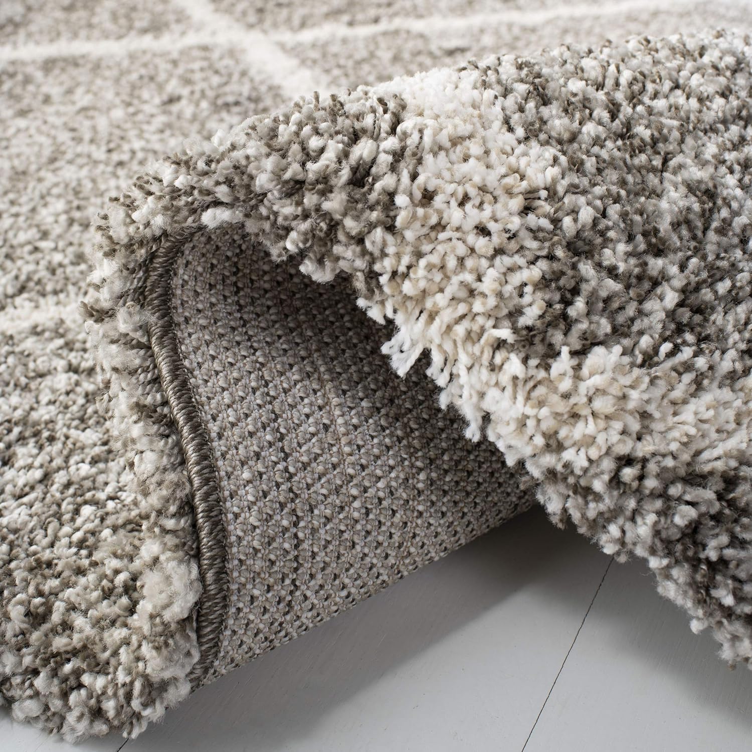 SAFAVIEH Colección Hudson Shag -Alfombra de pasillo, 2 pies 3 pulgadas x 14 pies, gris y marfil, diseño moderno de enrejado, no desprende pelusa y