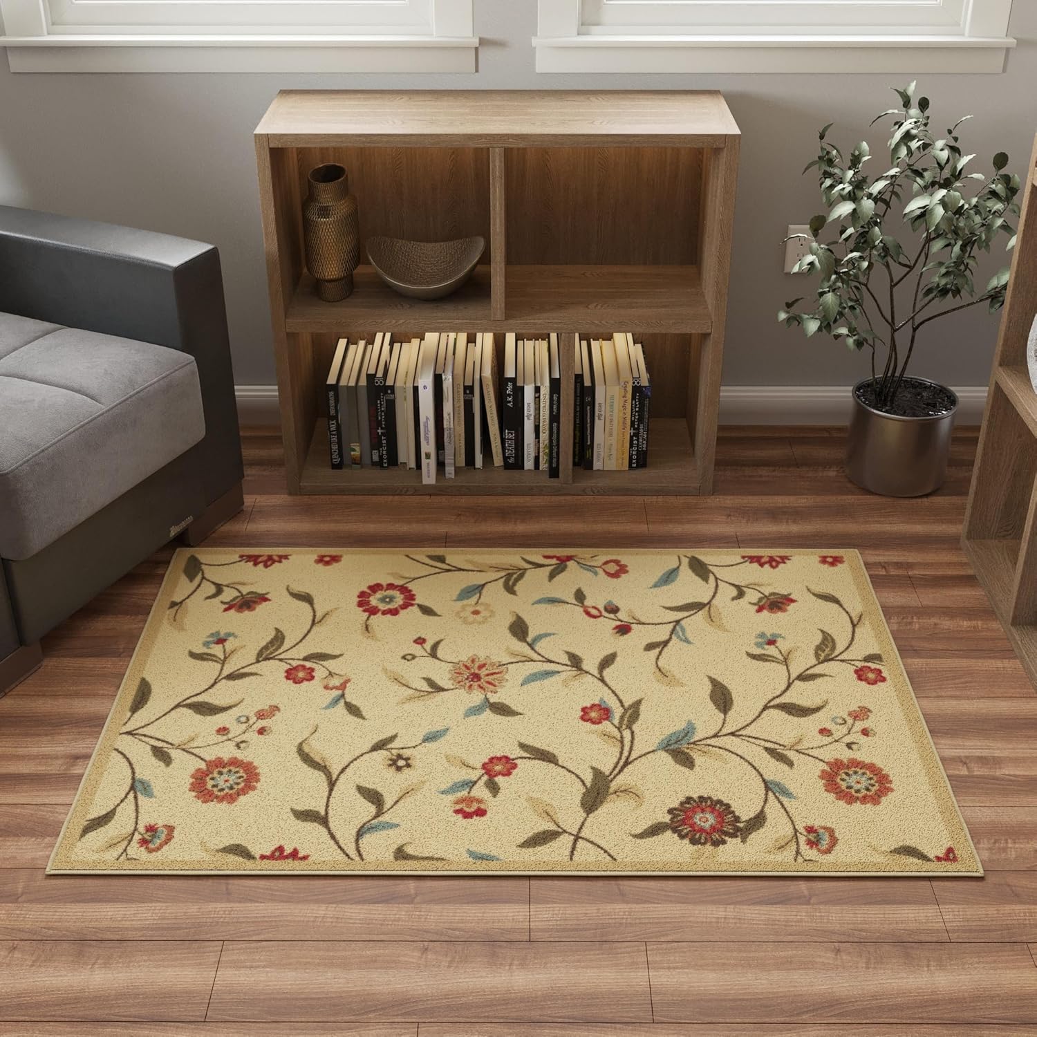 Ottomanson Ottohome Collection – Alfombra antideslizante de goma con diseño de hojas florales de 3 x 5 pies, 3 pies 3 pulgadas x 5 pies, color beige