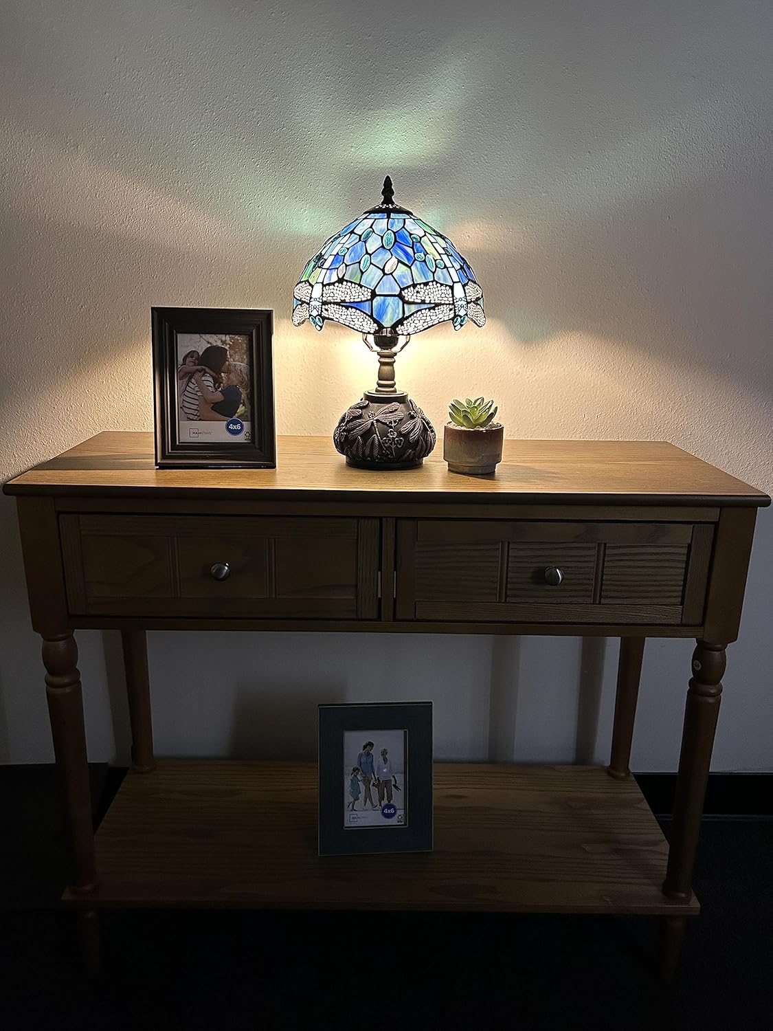 Tiffany Lámpara de mesa con diseño de libélula azul, bombilla LED con vitral, incluye base de libélula para sala de estar, dormitorio, mesita de
