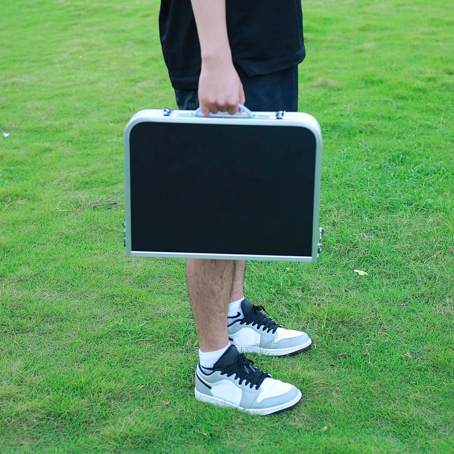 Mesa plegable pequeña de 2 pies, mesa de campamento portátil con soportes de malla, altura ajustable de aluminio ligero, con asa de transporte para